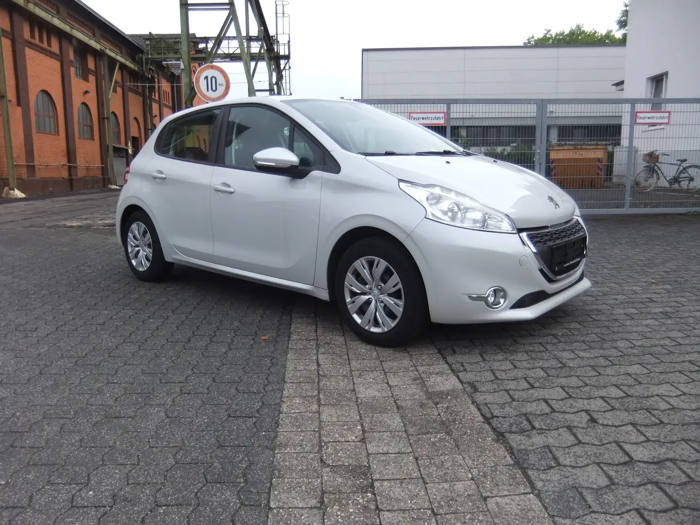 Peugeot 208 Active Weiß - 2