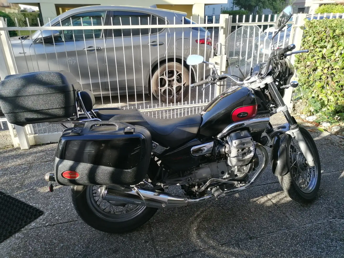 Moto Guzzi Nevada 750 ie Classic. Noir - 1