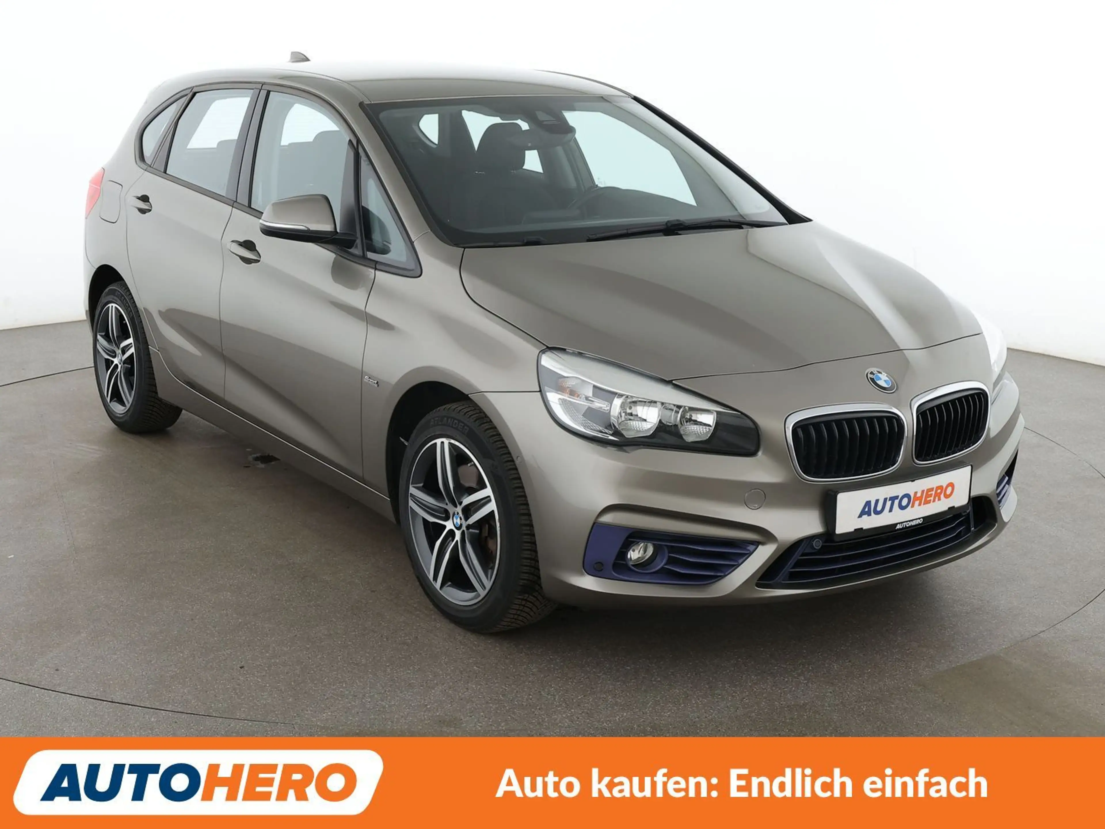 BMW 220 220i Active Tourer Sport Line *PDC*SHZ*KLIMA*PLA* — photo 8