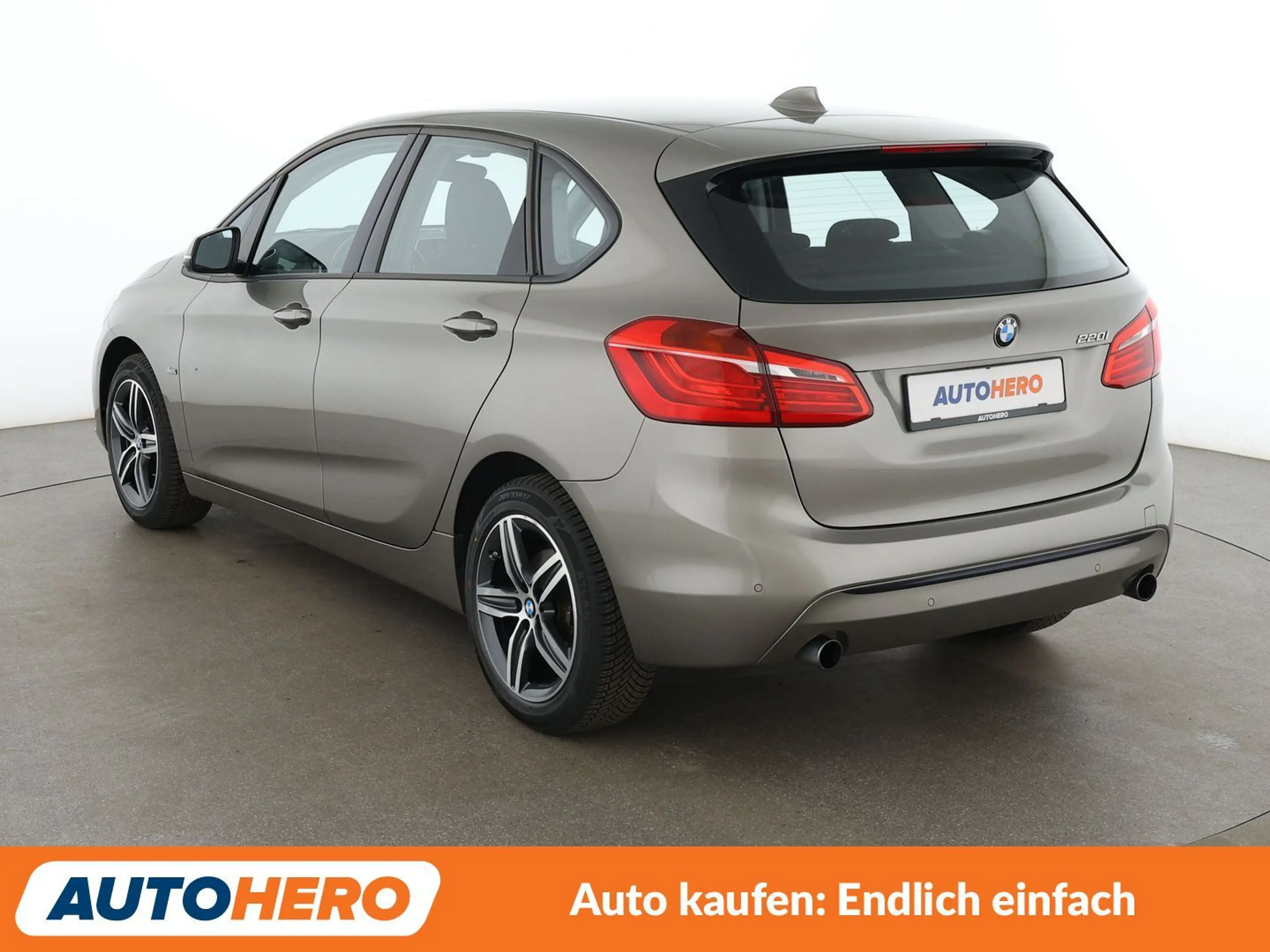 BMW 220 220i Active Tourer Sport Line *PDC*SHZ*KLIMA*PLA* — photo 4