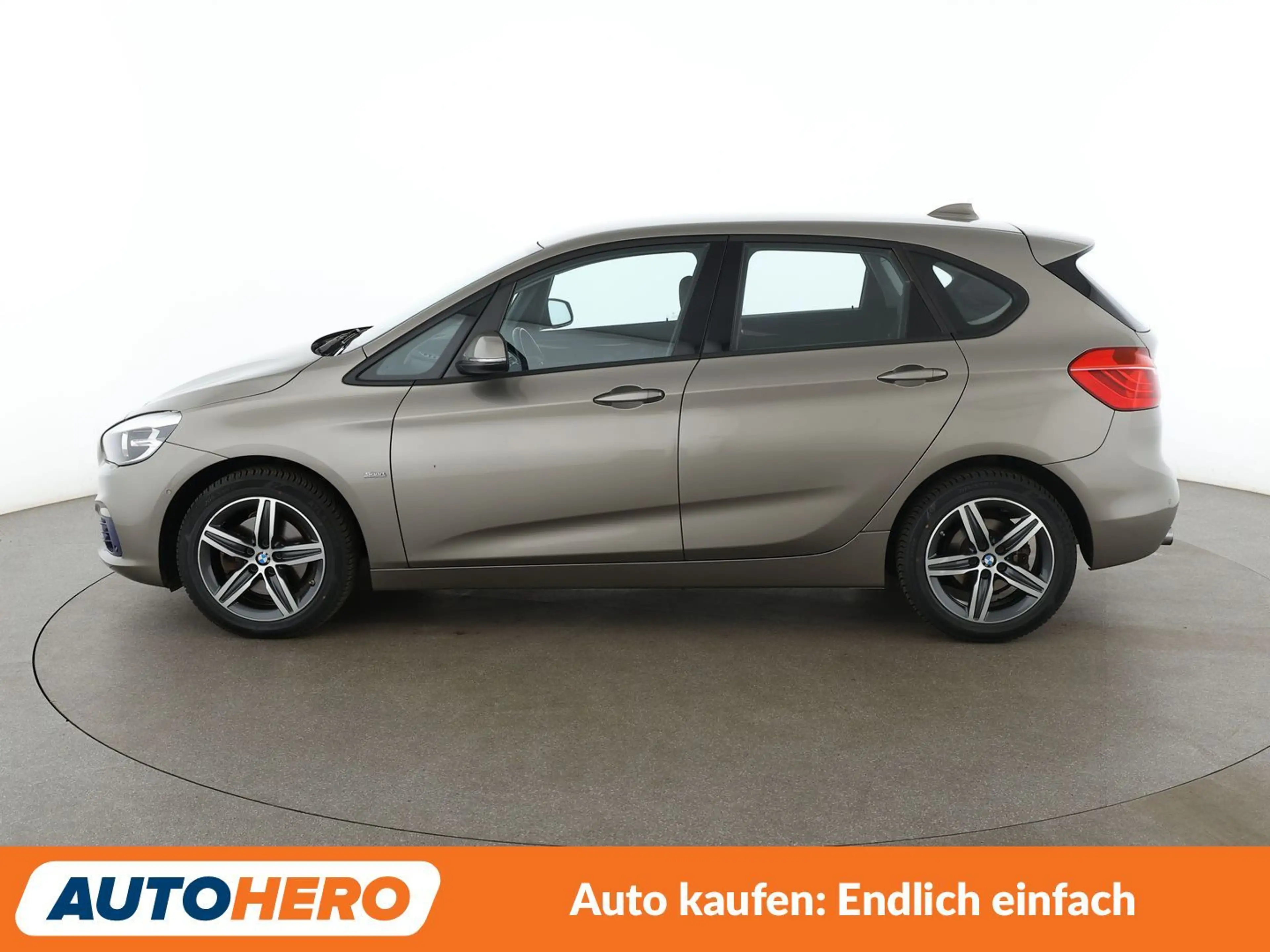 BMW 220 220i Active Tourer Sport Line *PDC*SHZ*KLIMA*PLA* — photo 3