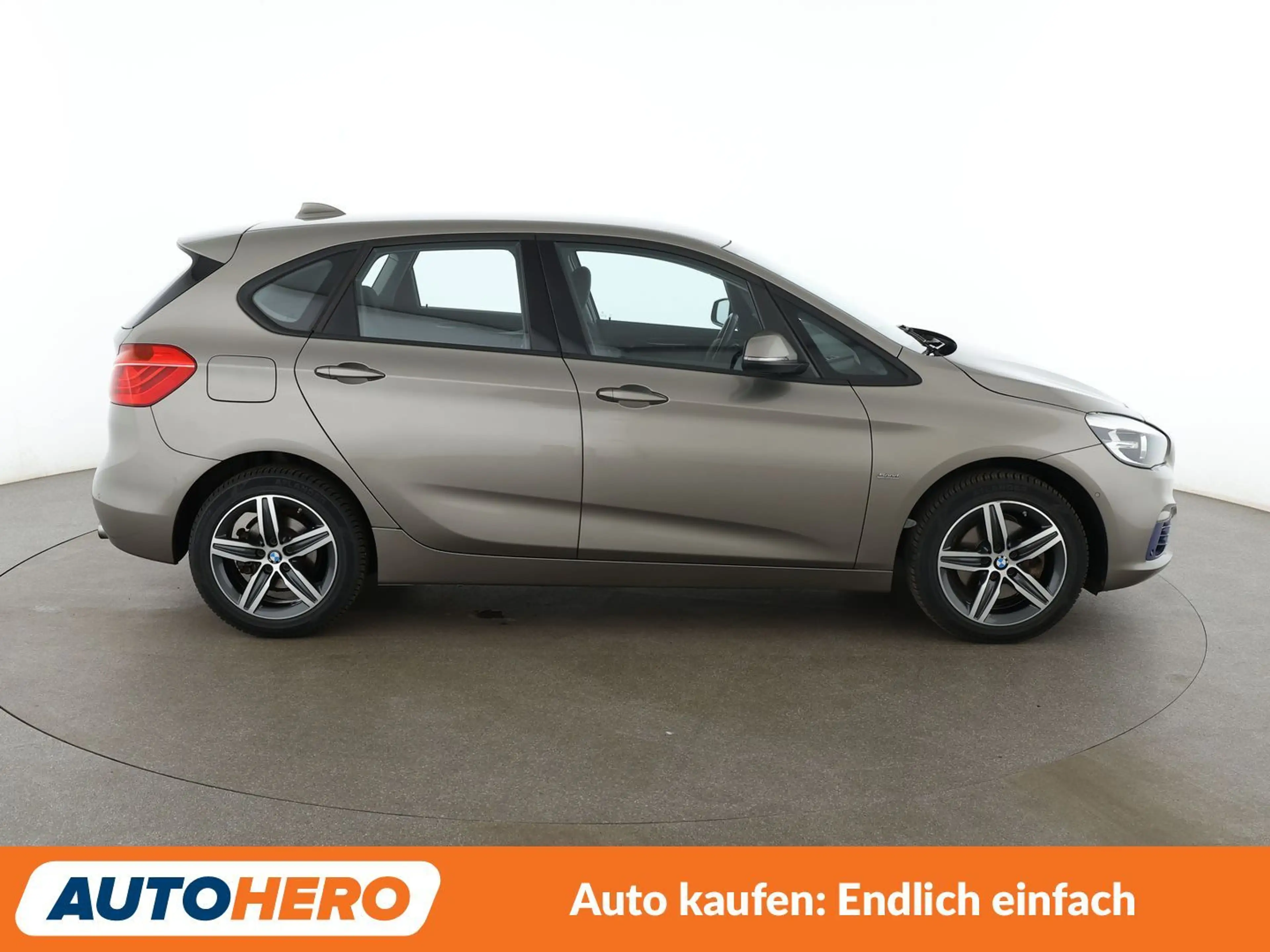 BMW 220 220i Active Tourer Sport Line *PDC*SHZ*KLIMA*PLA* — photo 7