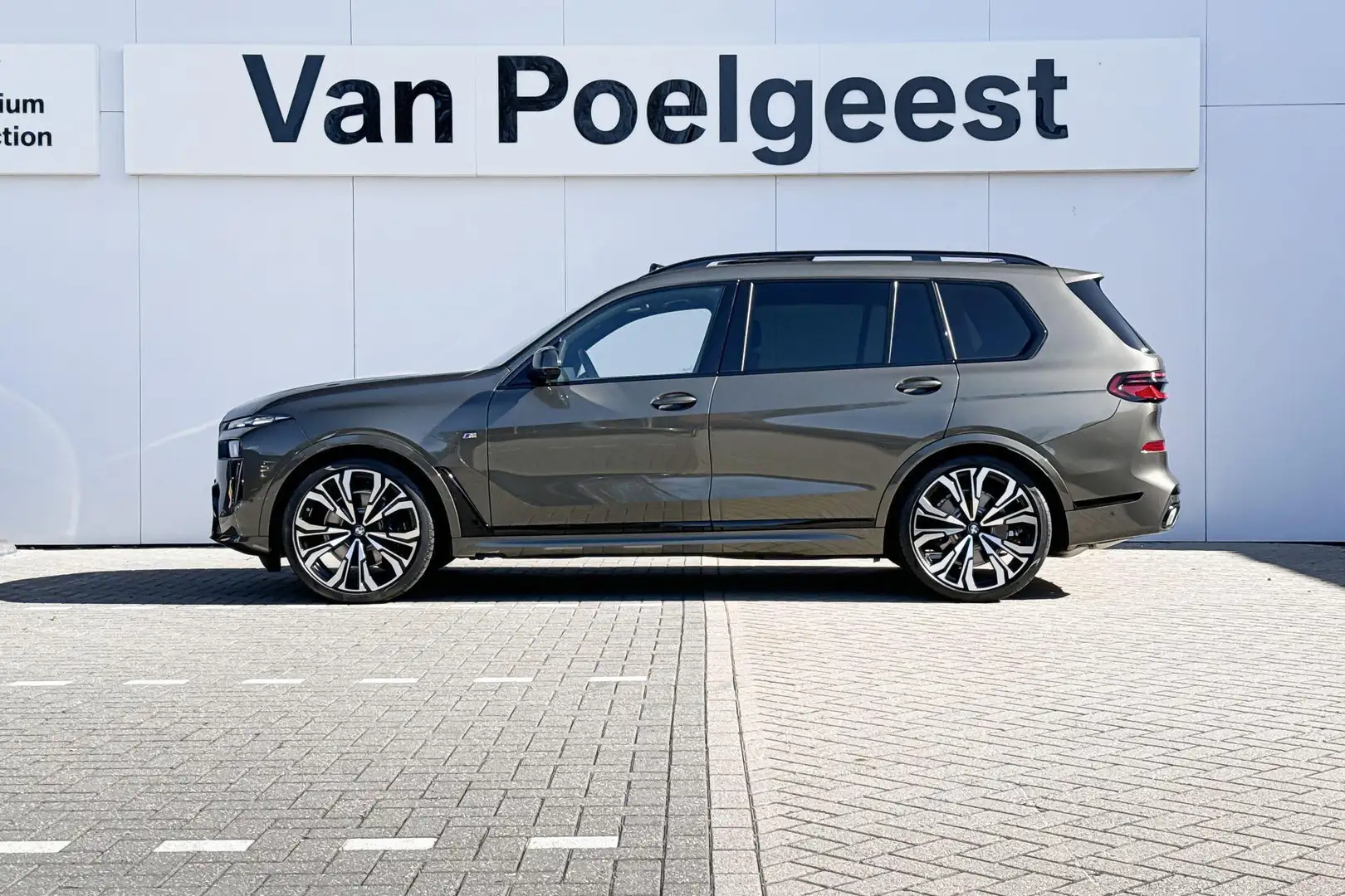 BMW X7 xDrive40i | M Sport Pro| Innovation Pack | Exclusi Gris - 2