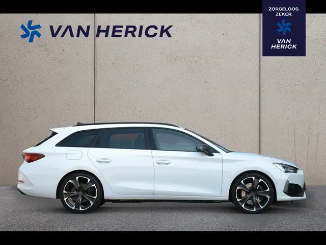Cupra Leon view 3