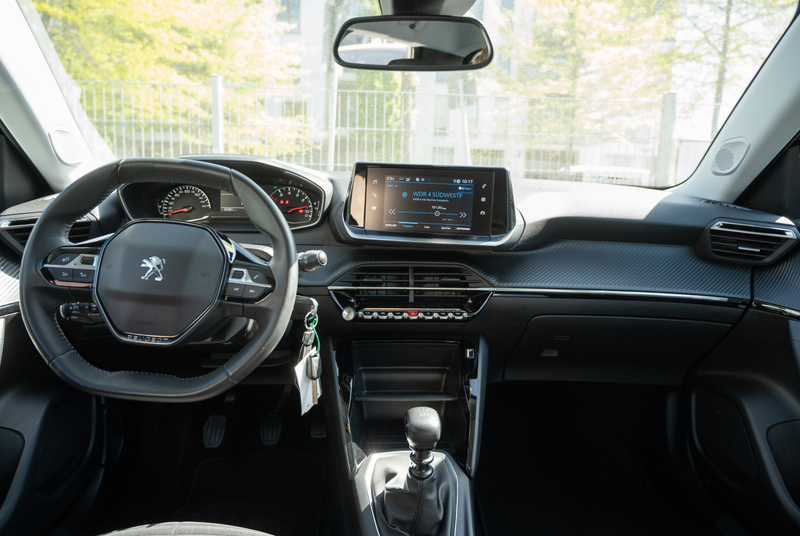 Peugeot 2008 Active Pack 1.2 PureTech 130 *KAMERA*LED*SHZ*DAB* — photo 4