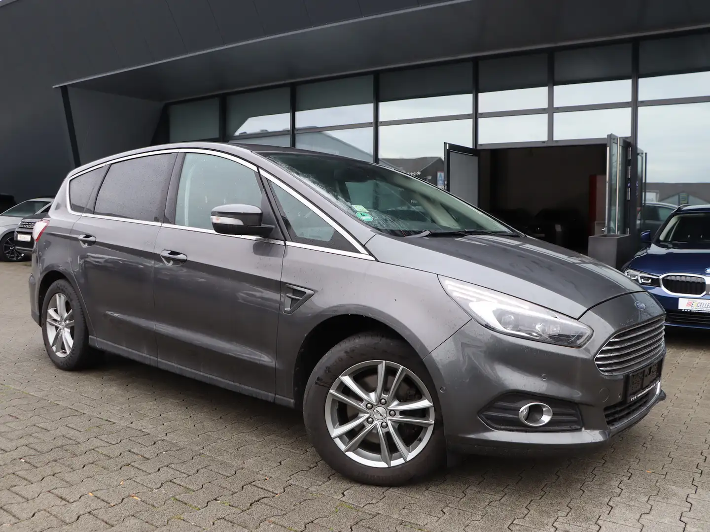 Ford S-Max 1.5 Titanium EcoBoost 7-SITZER / LED Grijs - 2