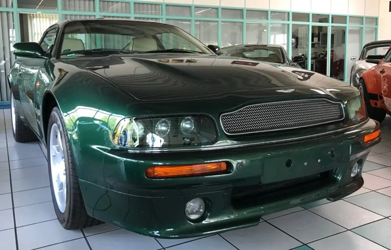 Aston Martin V8