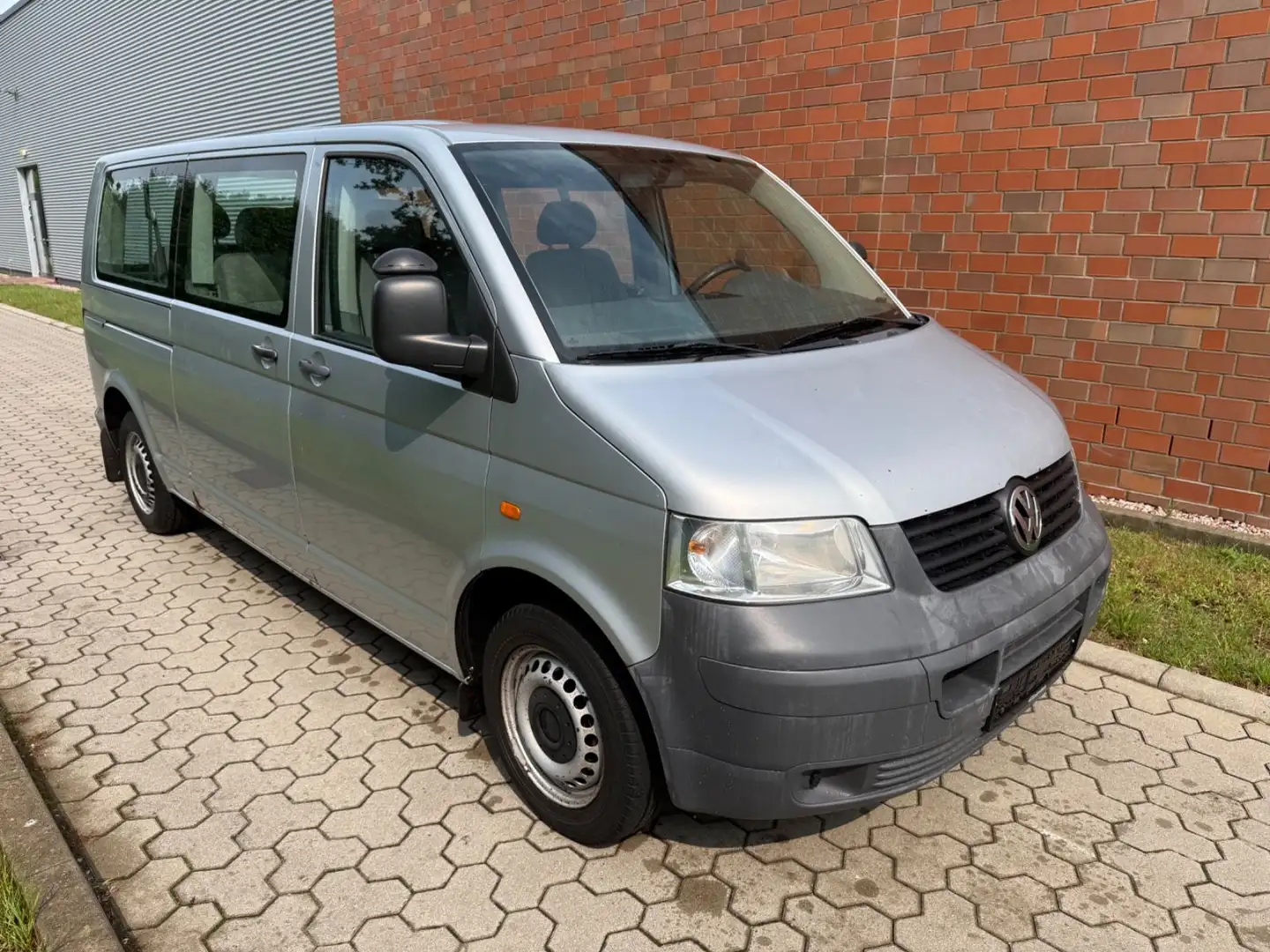 Volkswagen T5 Caravelle 1.9TDI-9.SITZER-KLIMA-PDC-AHK Stříbrná - 1