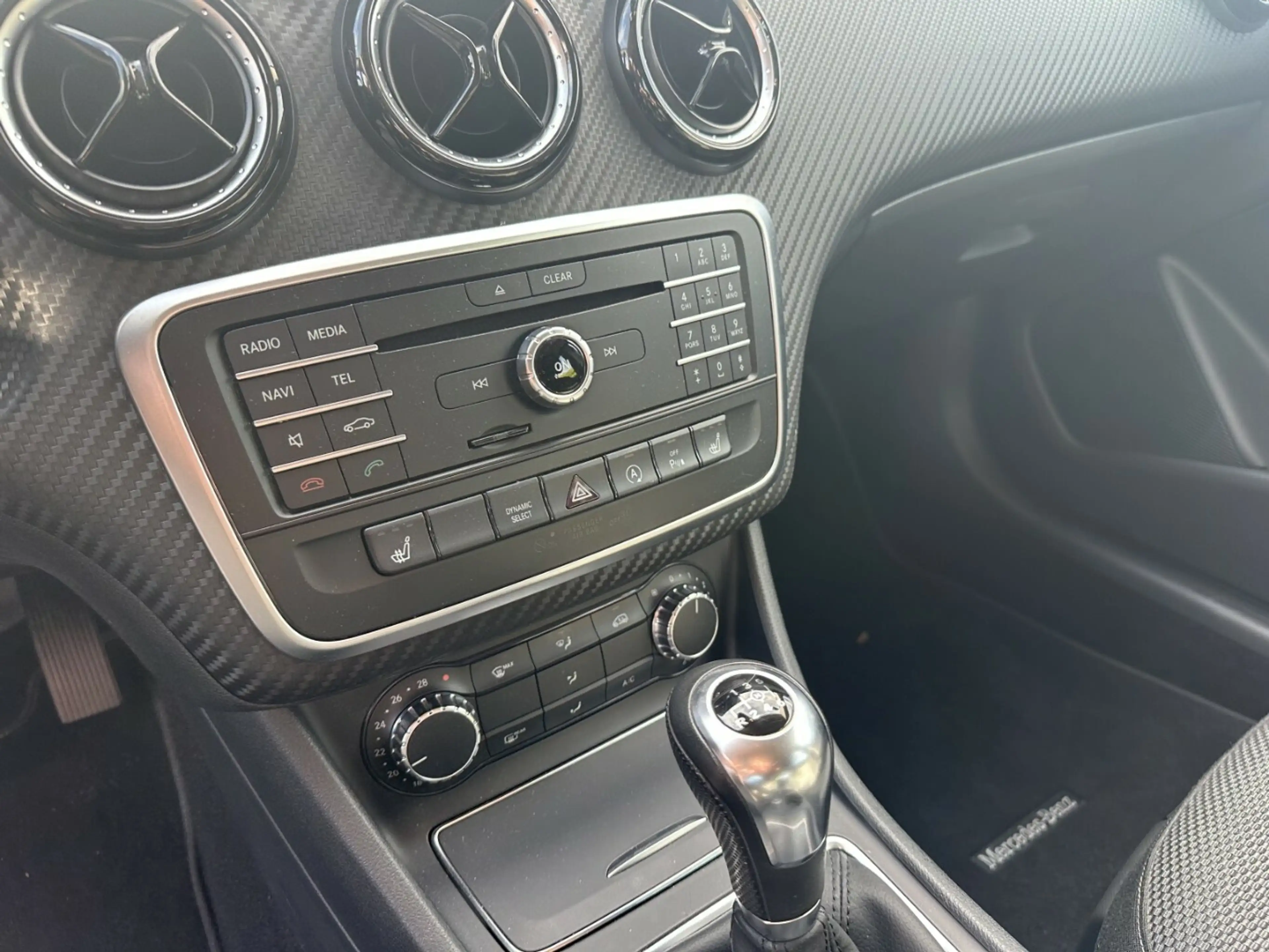 Mercedes-Benz GLA 180 +Navi+Sitzheizung+ — photo 8