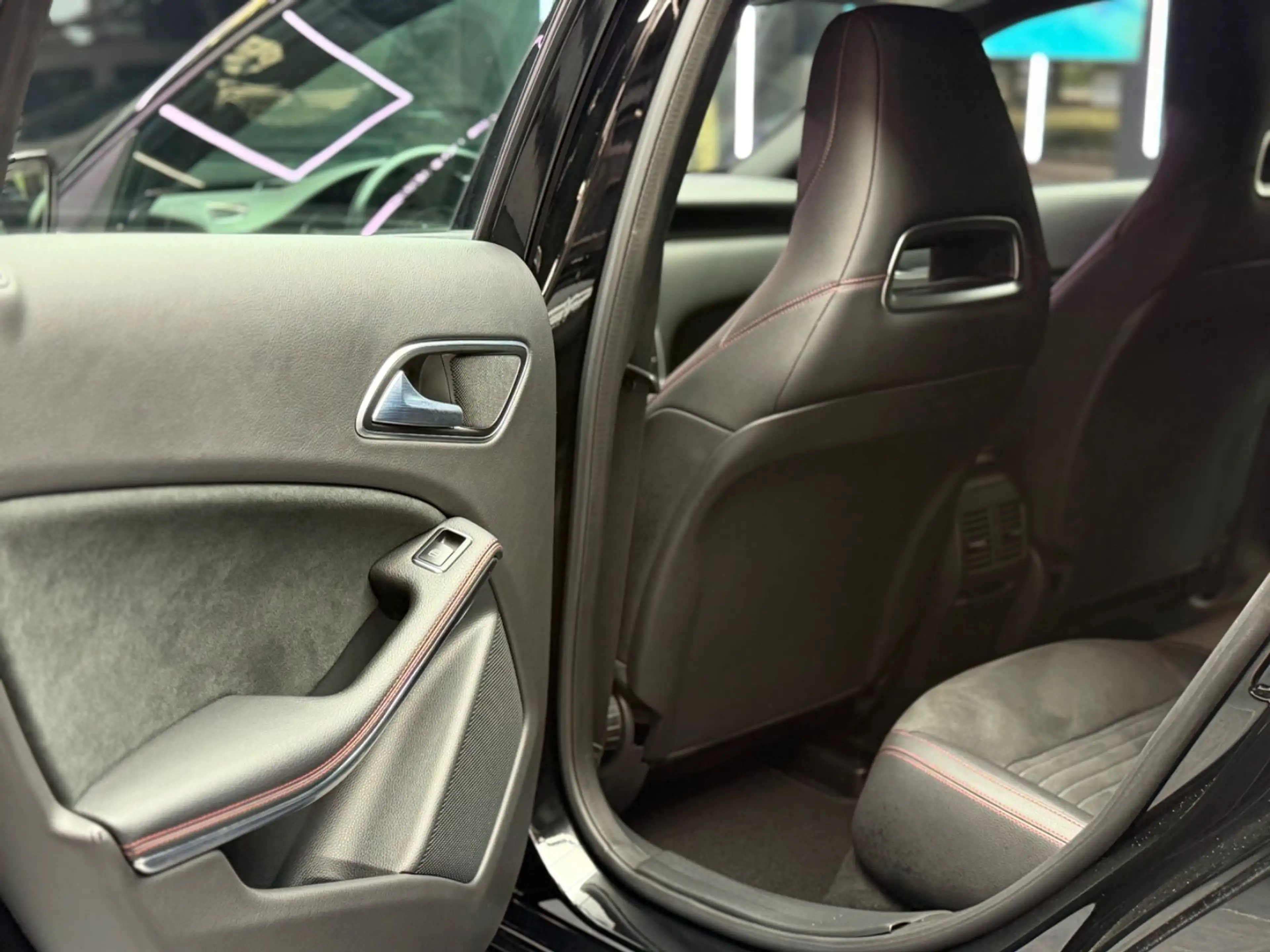 Mercedes-Benz A 200 BlueEfficiency AMG-Line/CAM/Alcantara/BT — photo 12