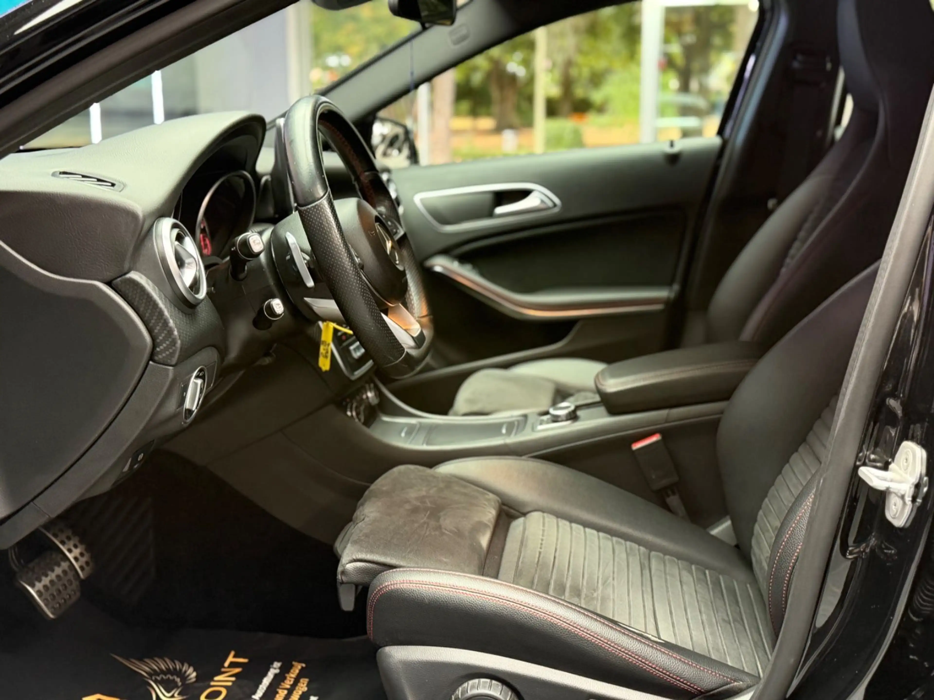 Mercedes-Benz A 200 BlueEfficiency AMG-Line/CAM/Alcantara/BT — photo 9