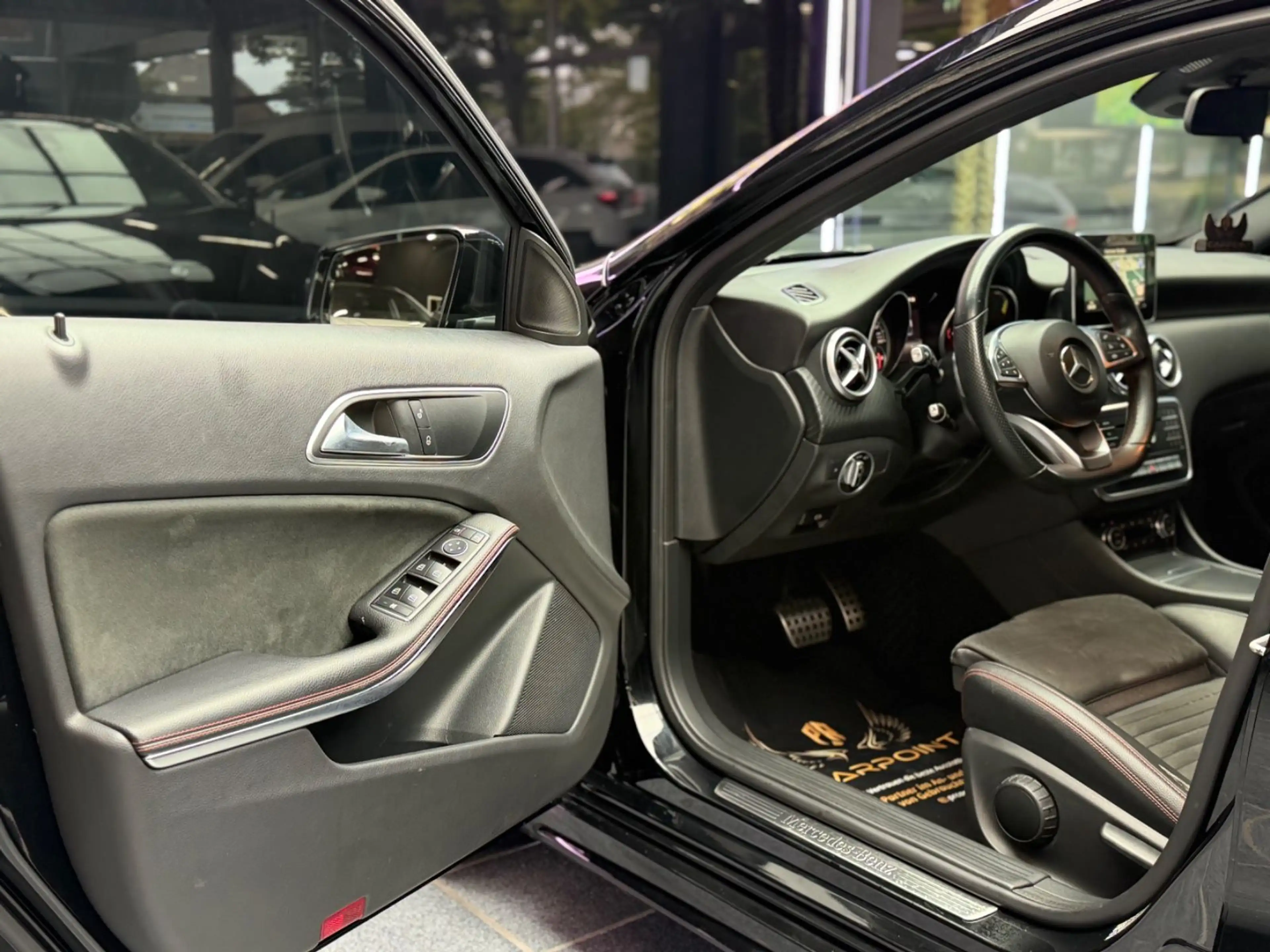 Mercedes-Benz A 200 BlueEfficiency AMG-Line/CAM/Alcantara/BT — photo 8