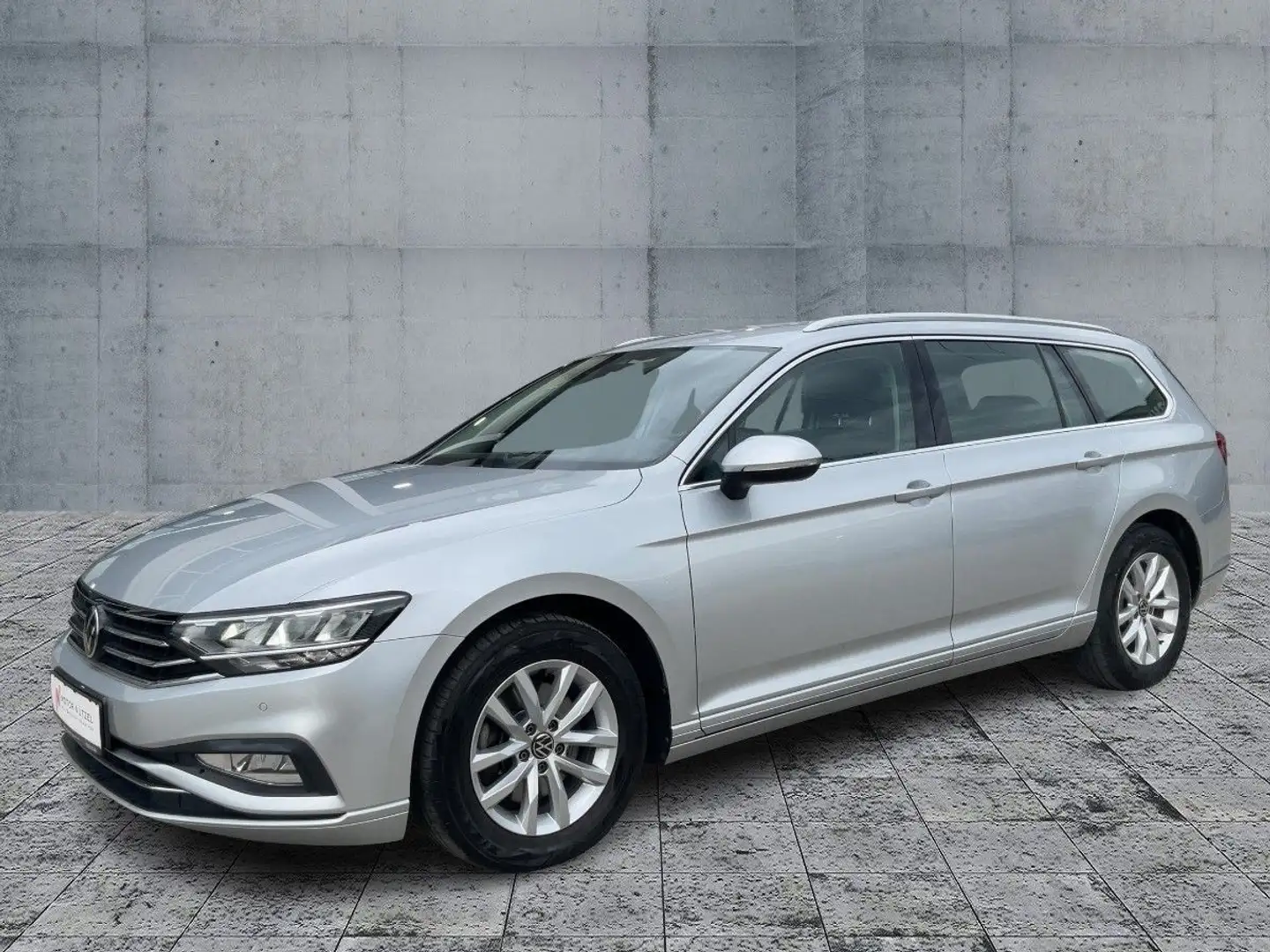 Volkswagen Passat Variant 2.0 TDI DSG BUSINESS LED+NAV+AHK Zilver - 2