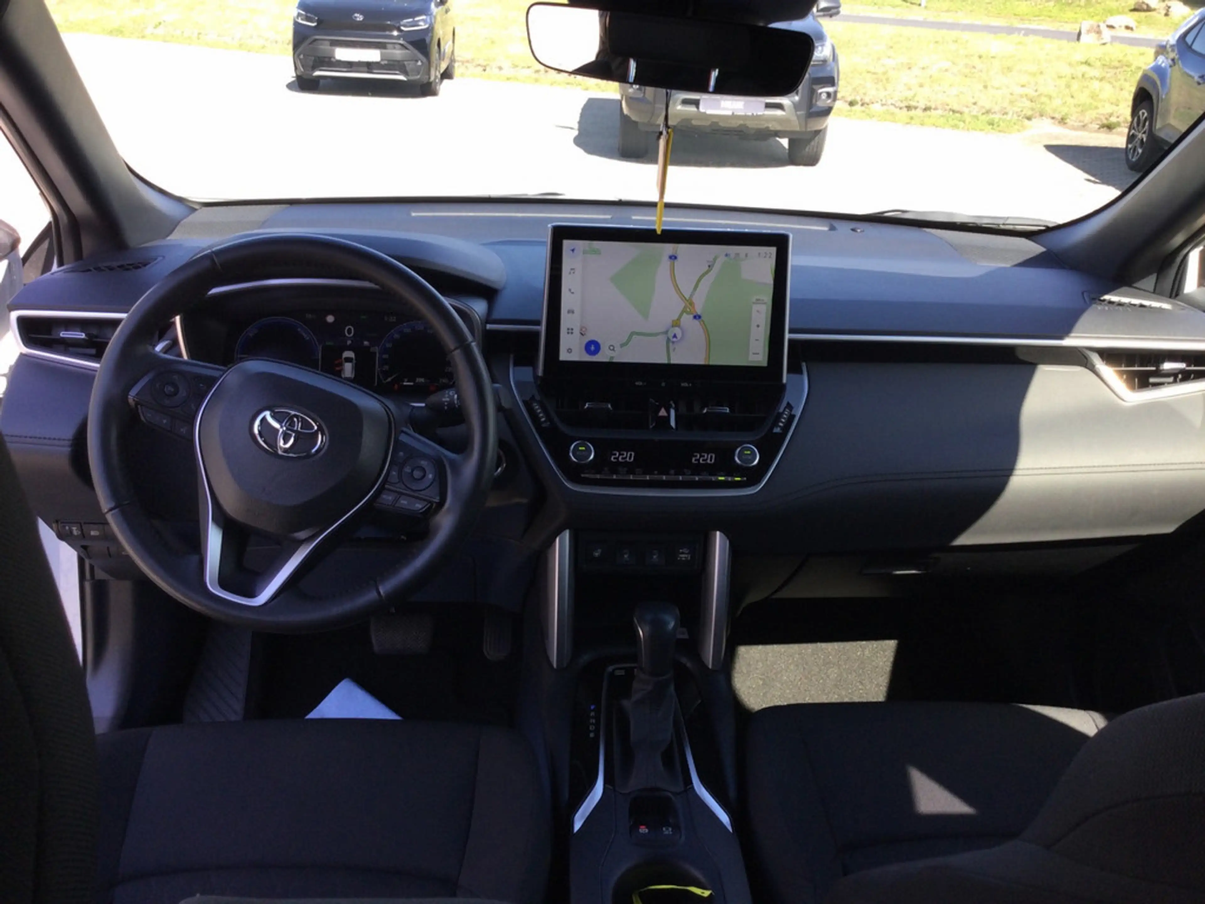 Toyota Corolla Cross 2.0 Hybrid Team Deutschland Gla — photo 11
