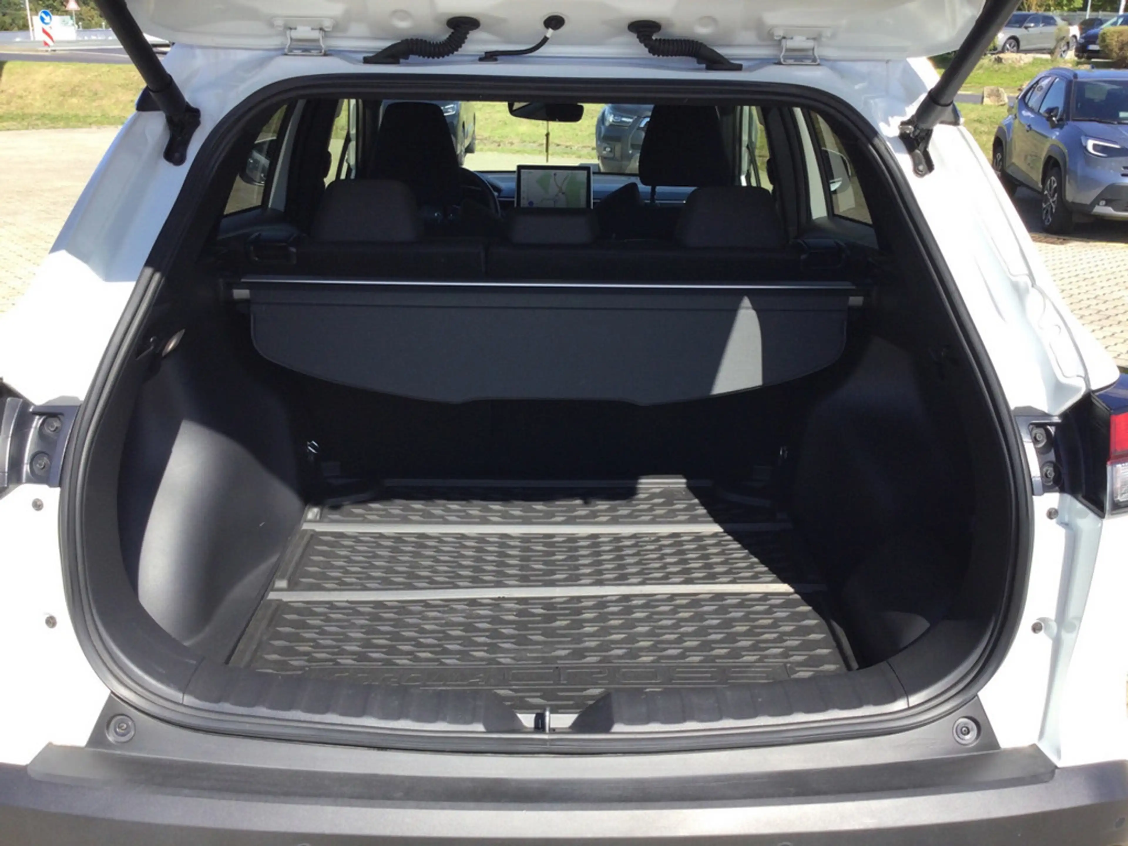 Toyota Corolla Cross 2.0 Hybrid Team Deutschland Gla — photo 7