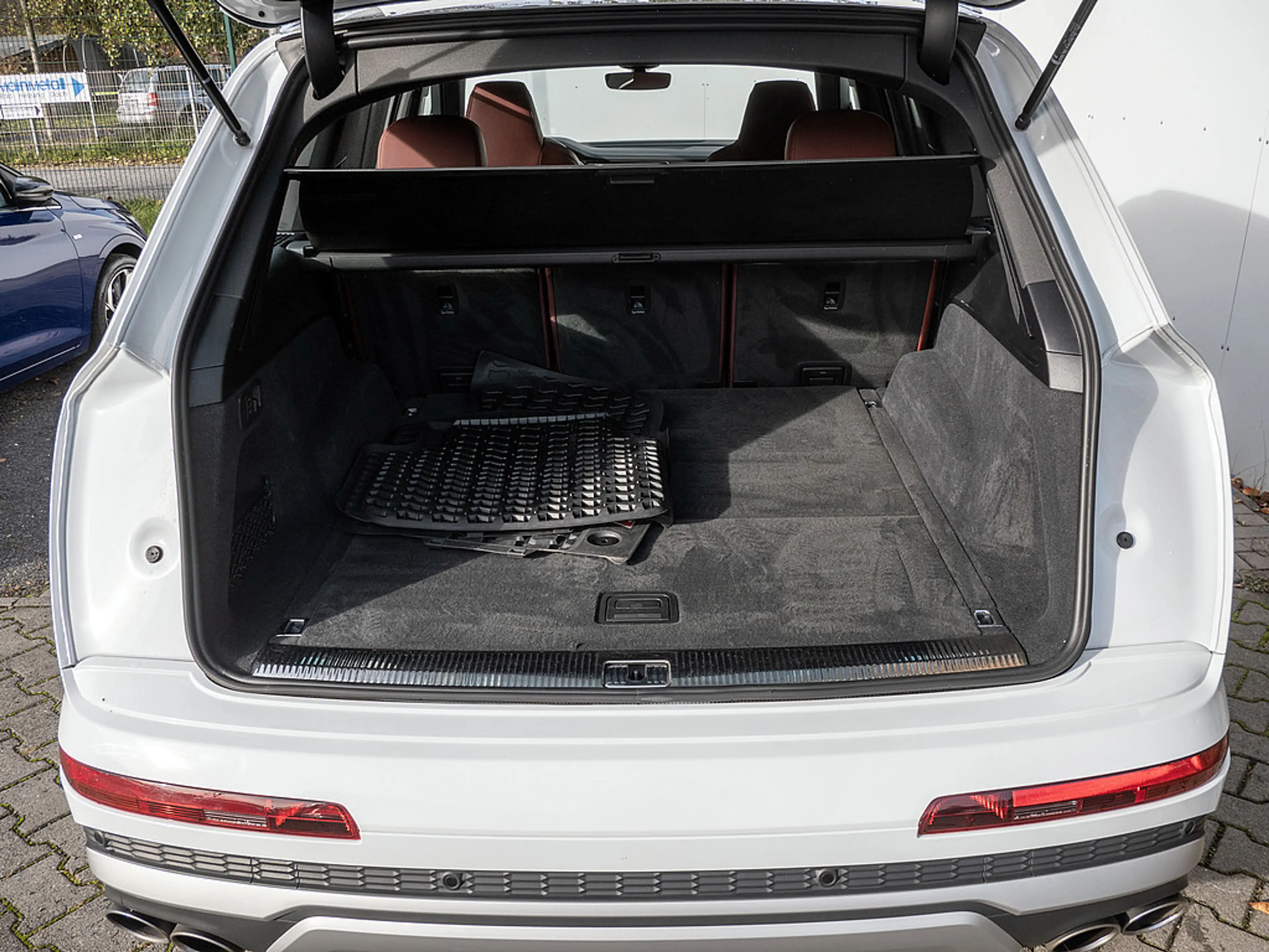 Audi SQ7 TFSI quattro LEDER MATRIX NAVI STANDHZ — photo 22