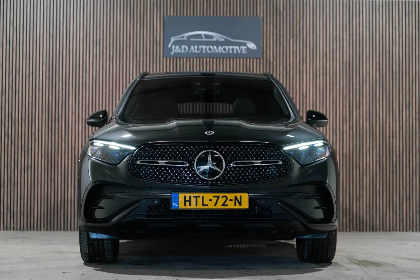 Mercedes-Benz GLC 300 4MATIC AMG Line 2023 Grijs - 2