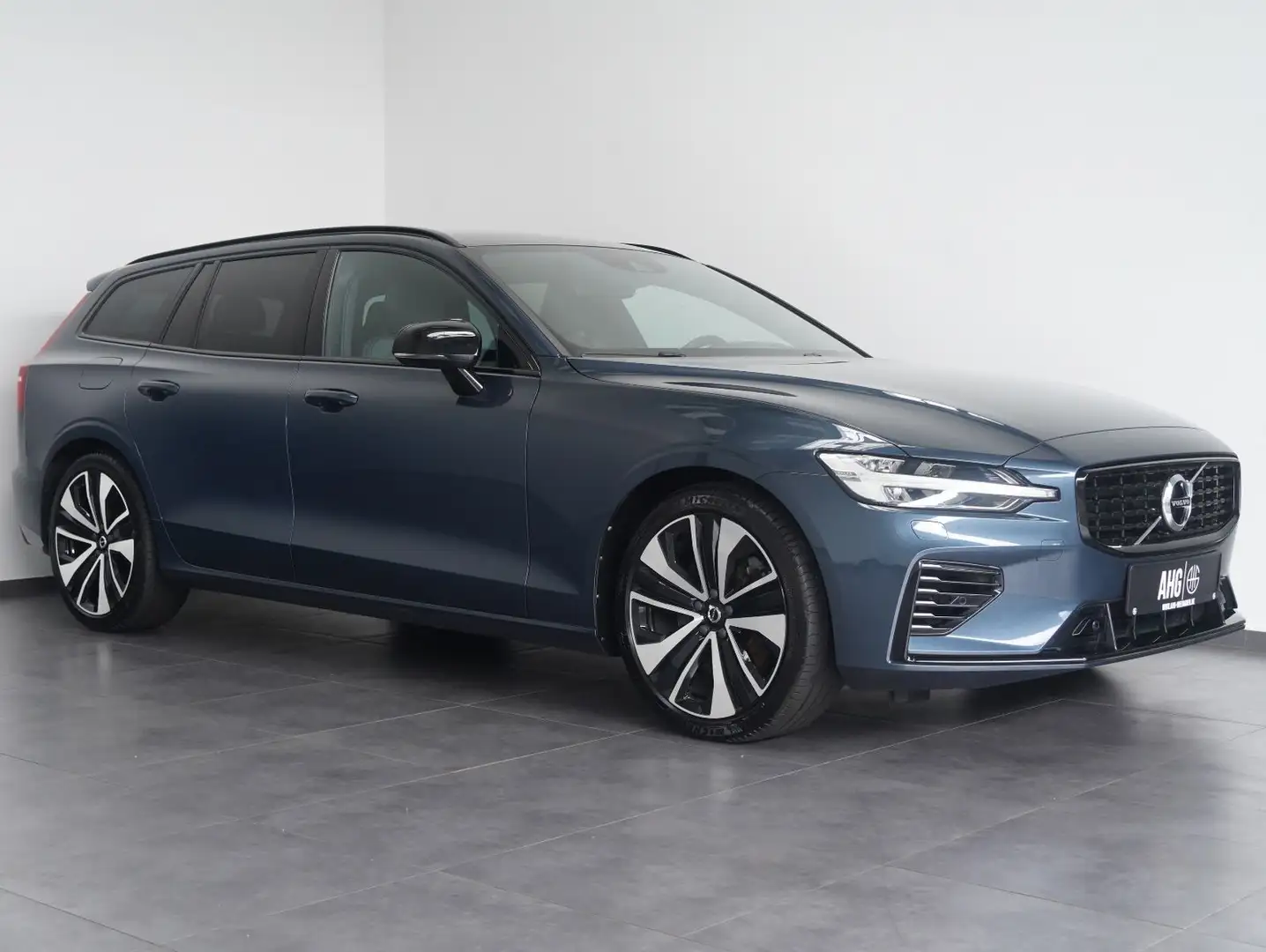 Volvo V60 T8 AWD Recharge Plug-In R Design Blau - 2