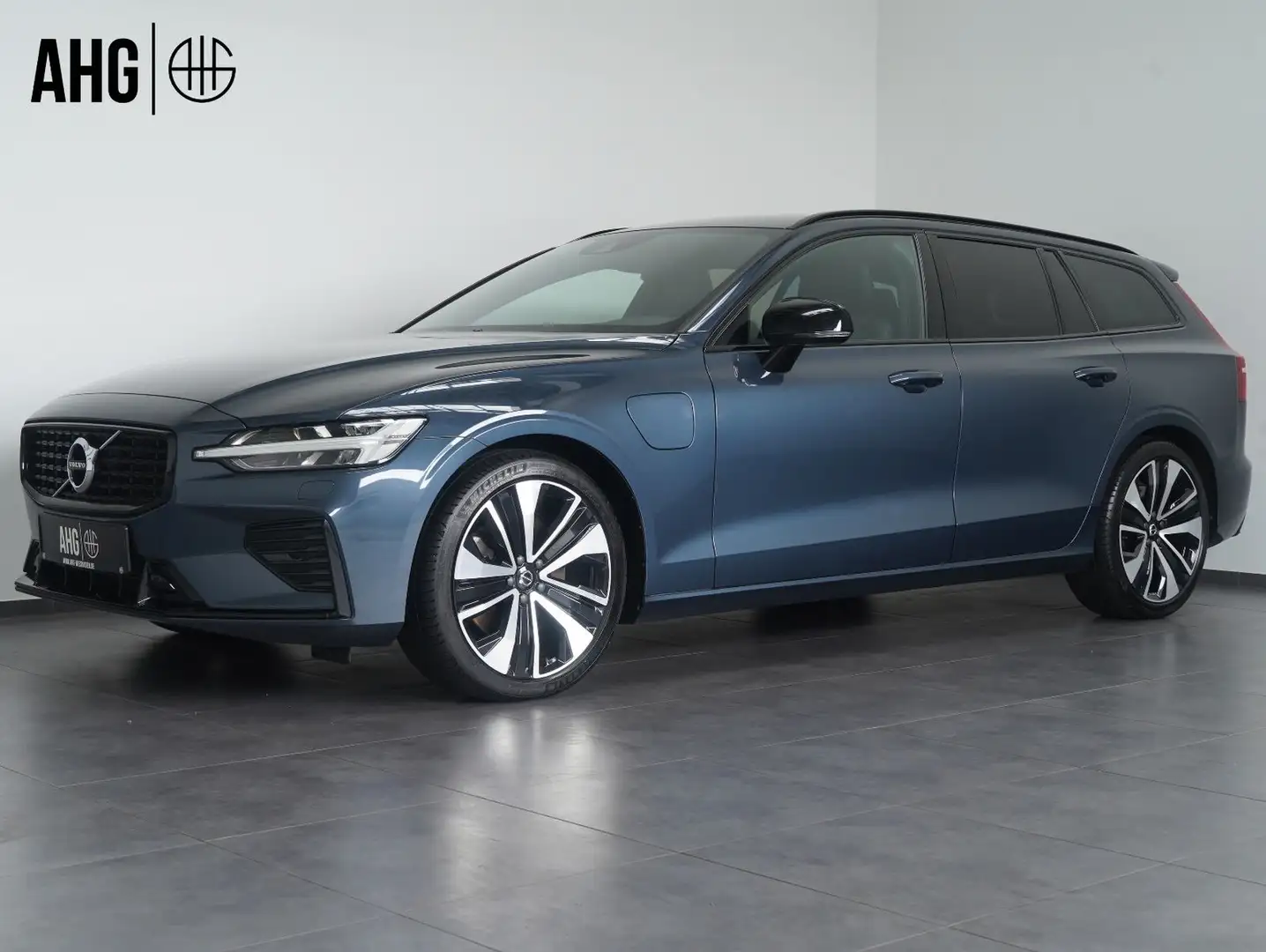 Volvo V60 T8 AWD Recharge Plug-In R Design Blau - 1
