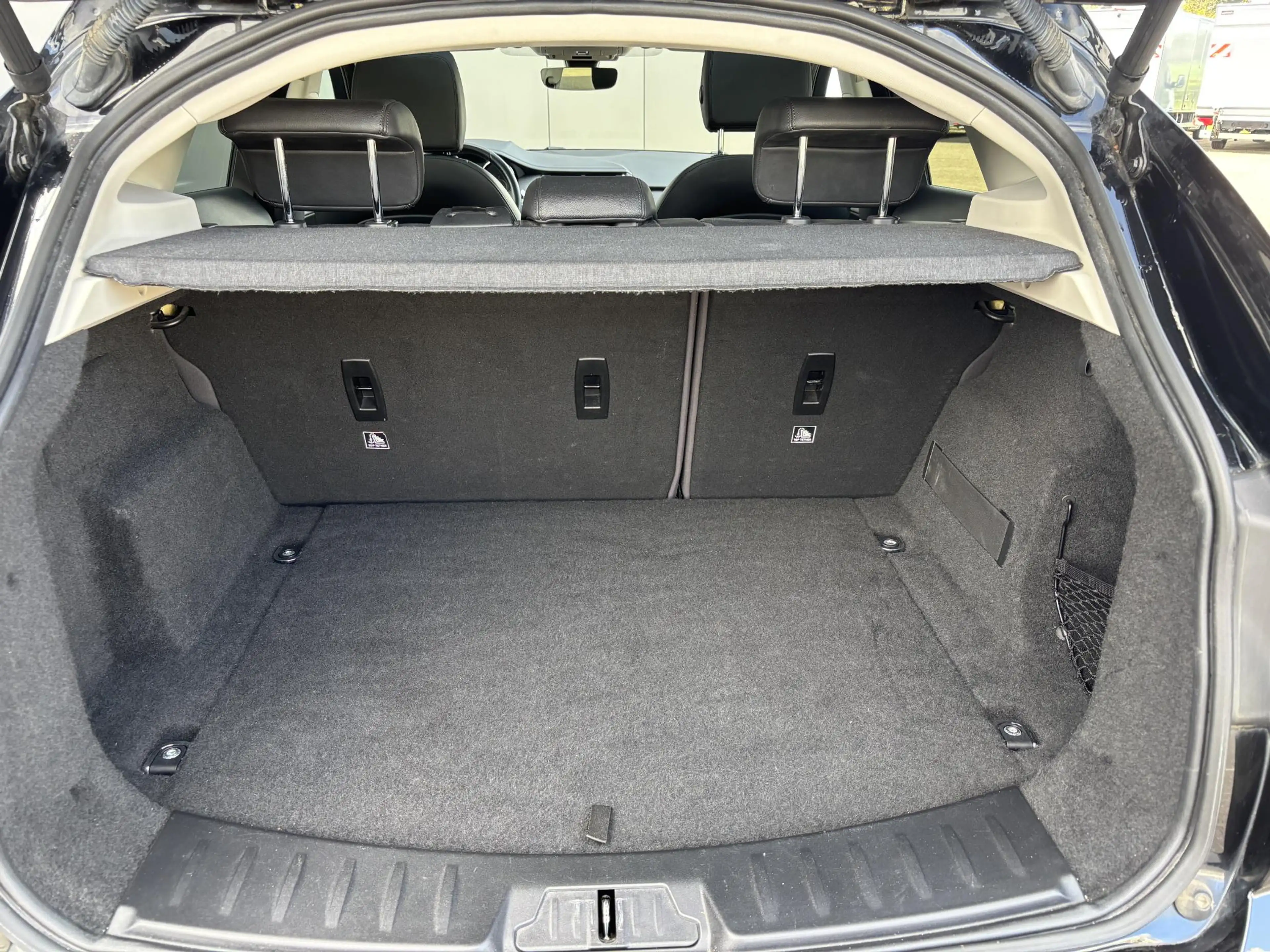 Jaguar E-Pace D150 FWD — photo 9