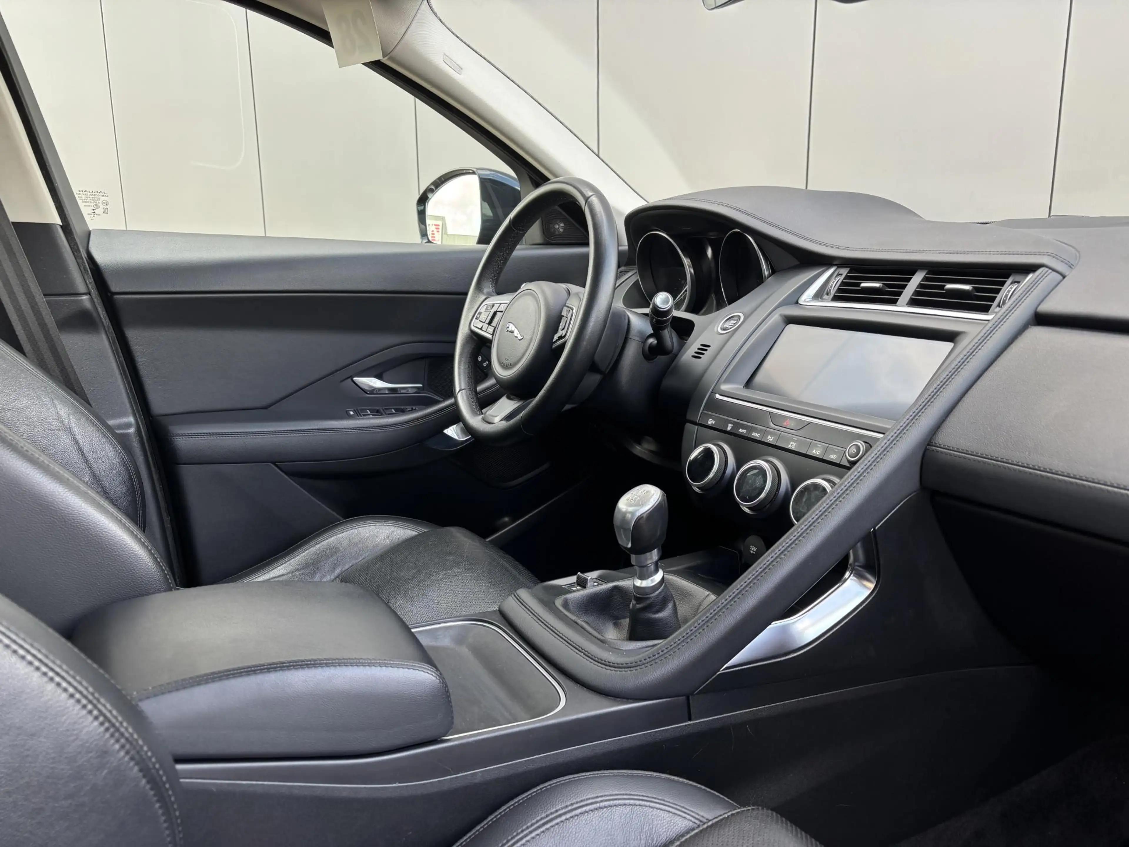 Jaguar E-Pace D150 FWD — photo 2