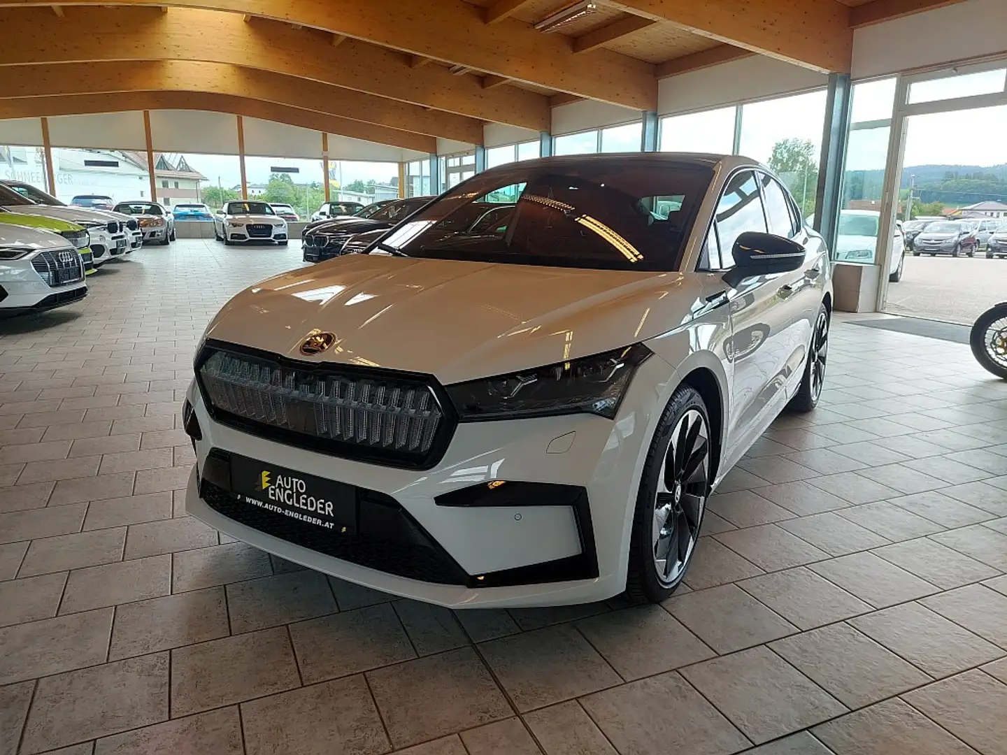Skoda Enyaq Coupe iV 80 82kWh Sportline Weiß - 2
