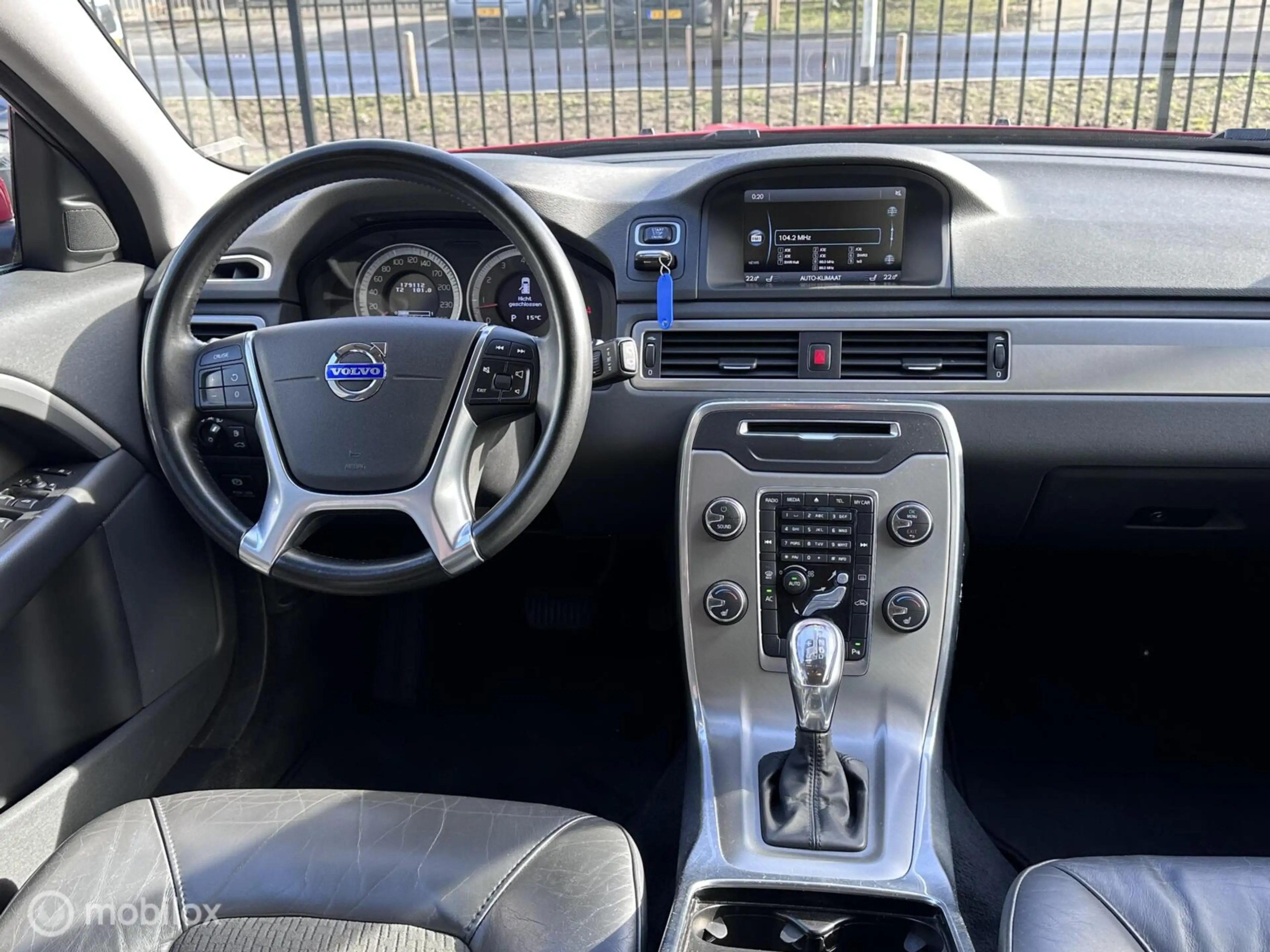Volvo V70 T5|5 Cilinder|Automaat|Connected Touch|Stoelverwar — photo 26