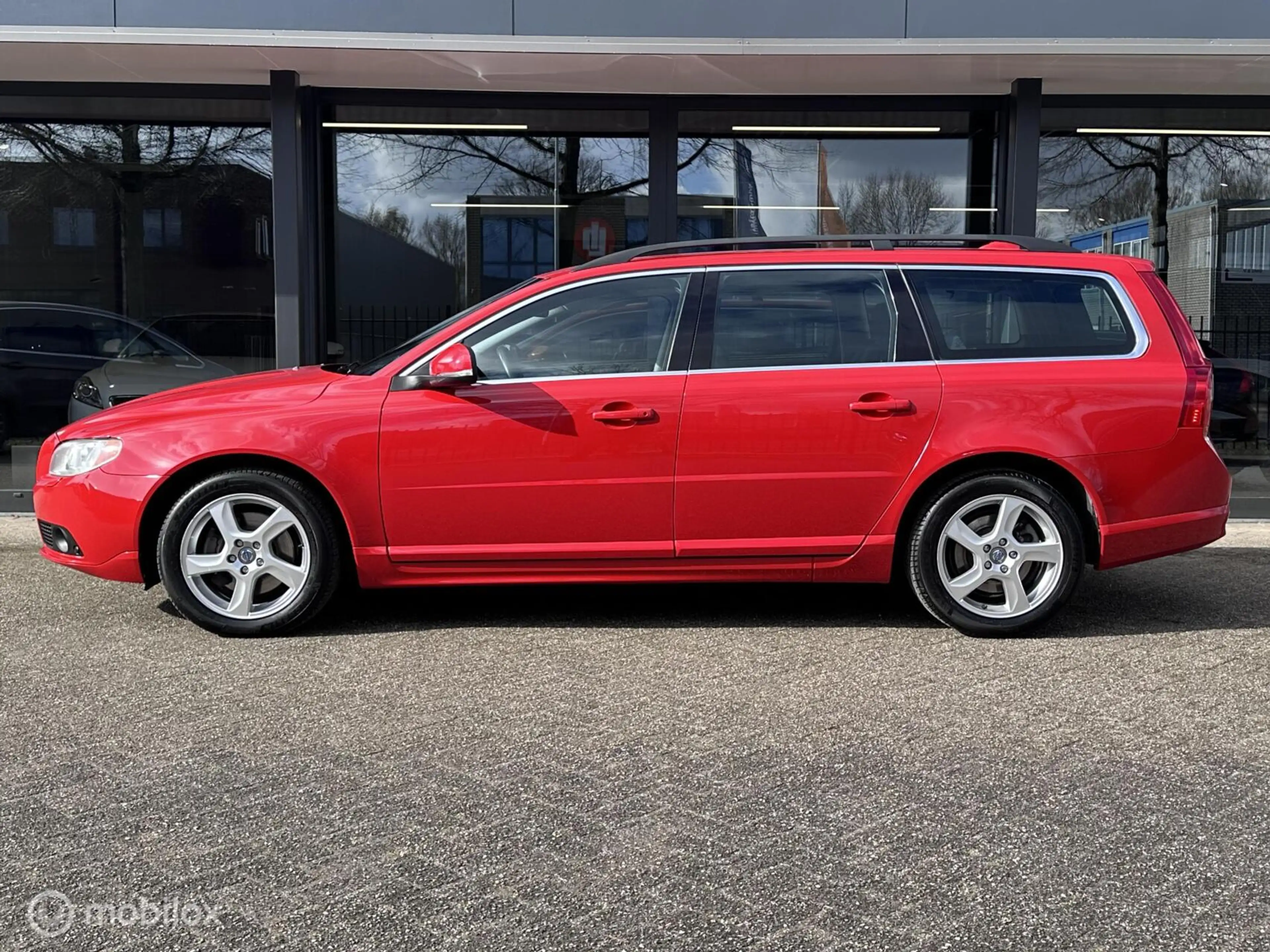 Volvo V70 T5|5 Cilinder|Automaat|Connected Touch|Stoelverwar — photo 12