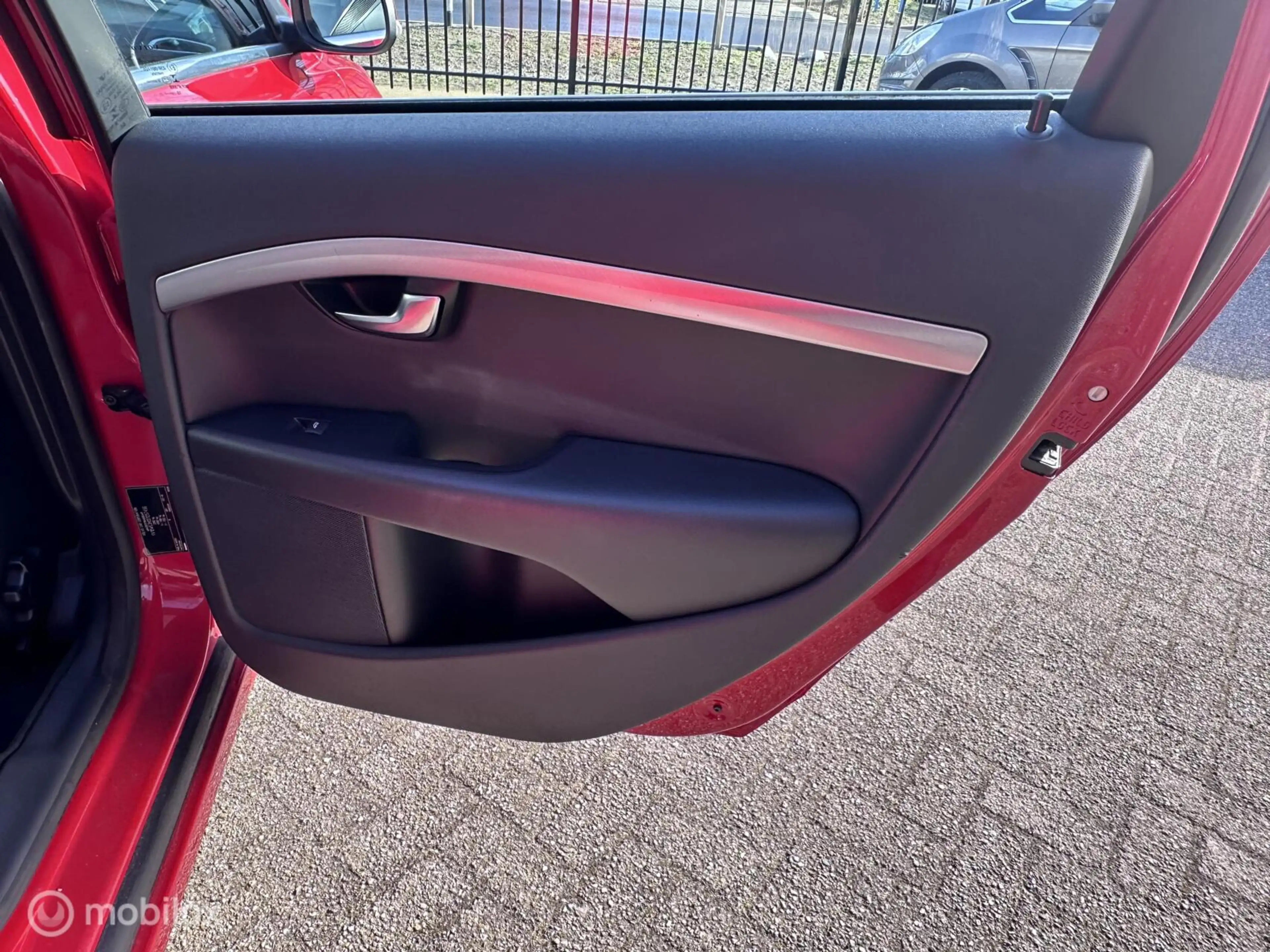 Volvo V70 T5|5 Cilinder|Automaat|Connected Touch|Stoelverwar — photo 18