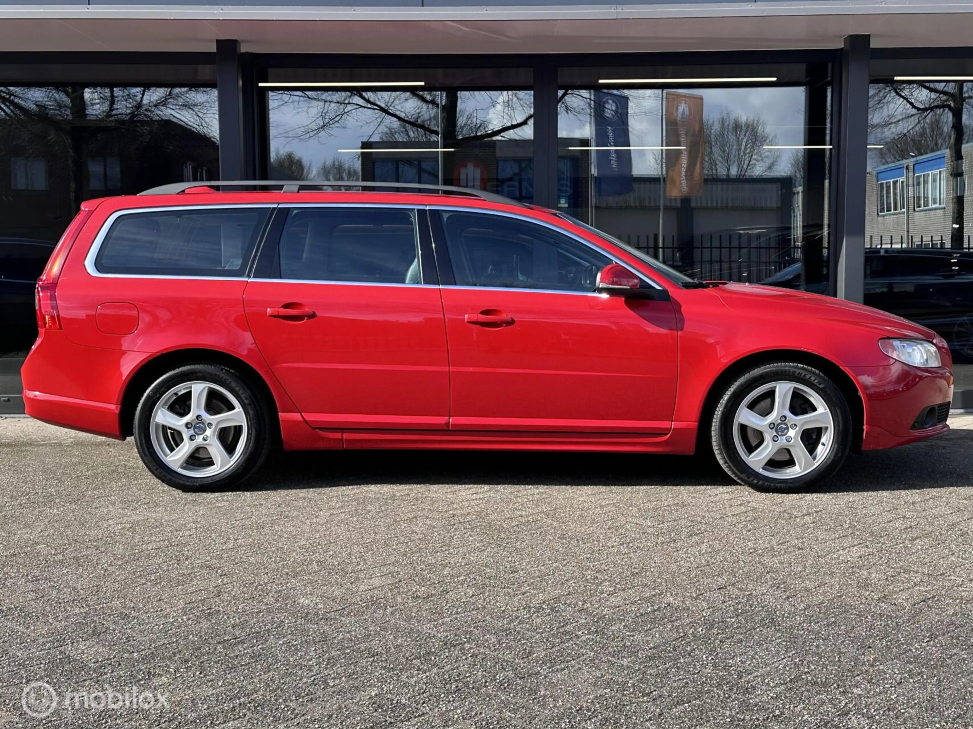 Volvo V70 T5|5 Cilinder|Automaat|Connected Touch|Stoelverwar — photo 5