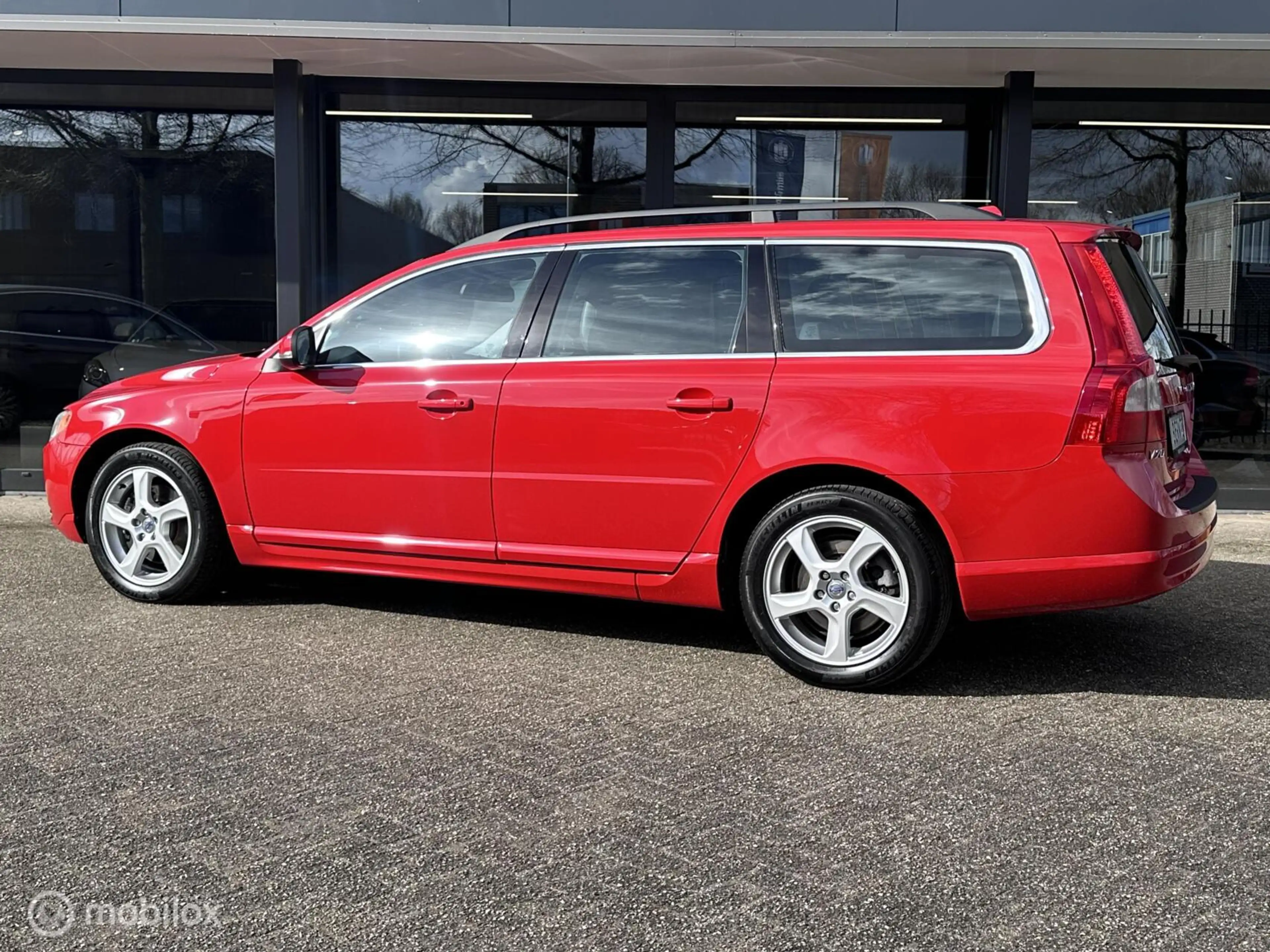Volvo V70 T5|5 Cilinder|Automaat|Connected Touch|Stoelverwar — photo 11