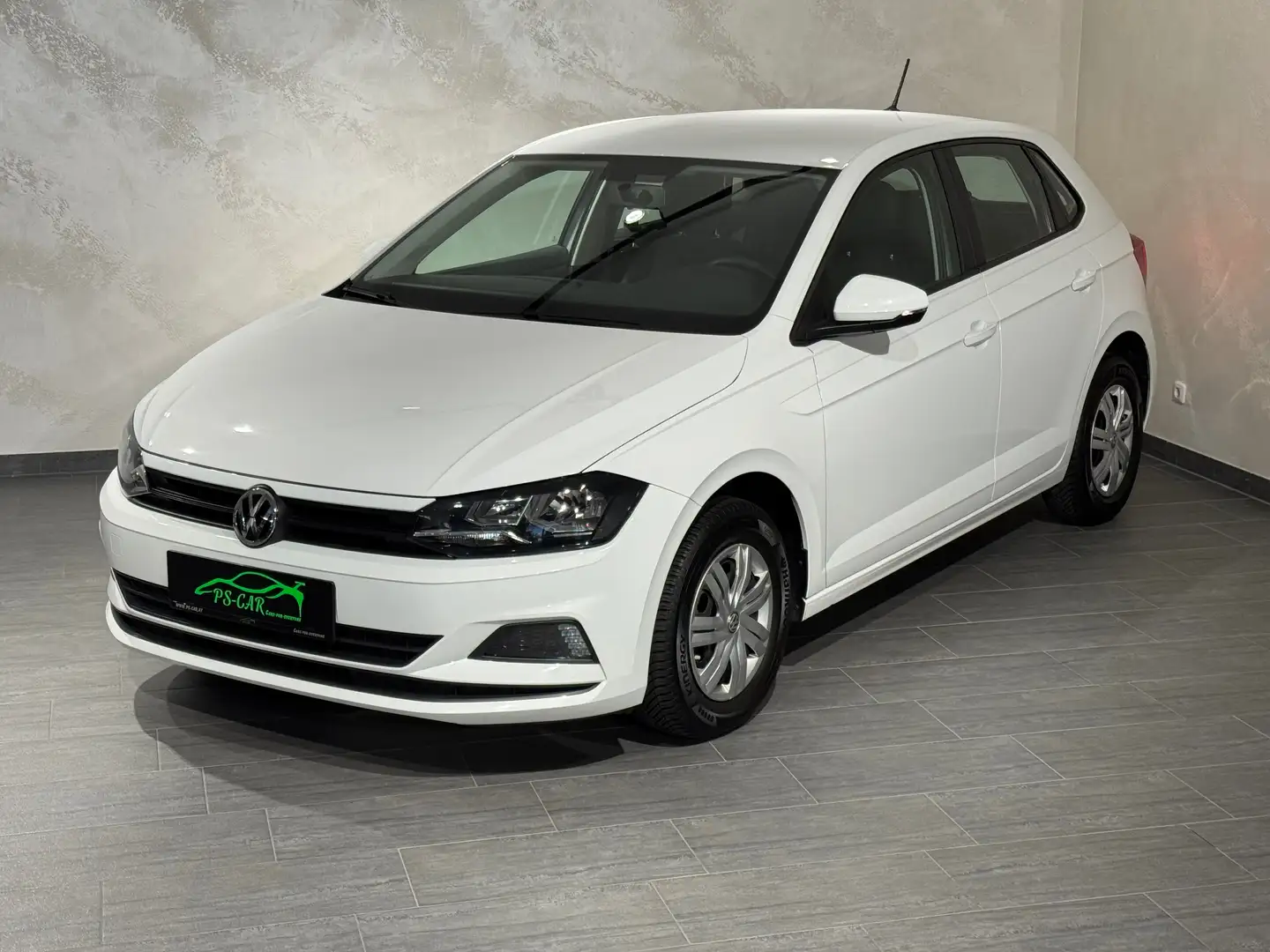 Volkswagen Polo Trendline White - 2