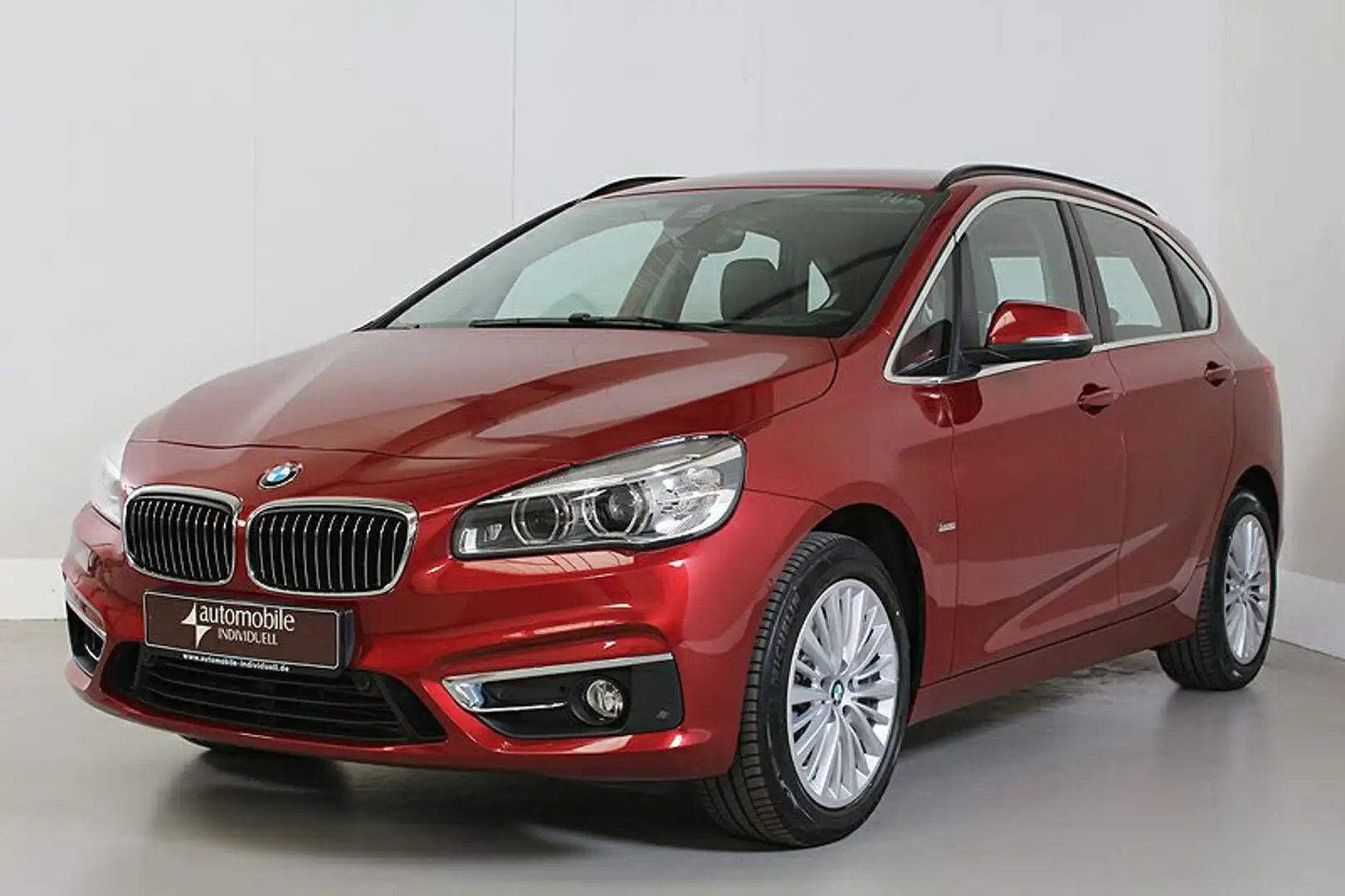 BMW 220 d xDr. Active Tourer Luxury Line Navi HuD ACC Rood - 2