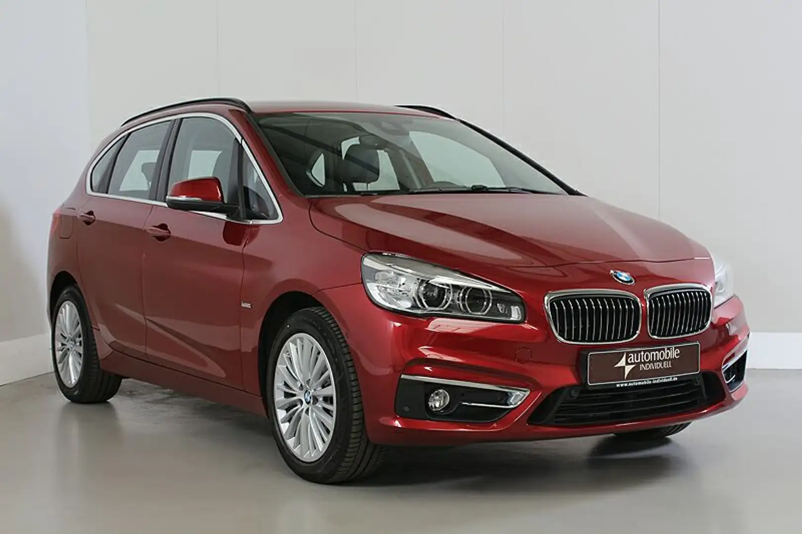 BMW 220 d xDr. Active Tourer Luxury Line Navi HuD ACC Rood - 1