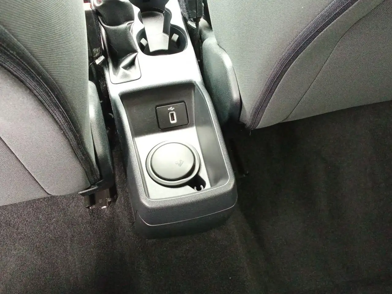 Ford Fiesta 5 portes — photo 13