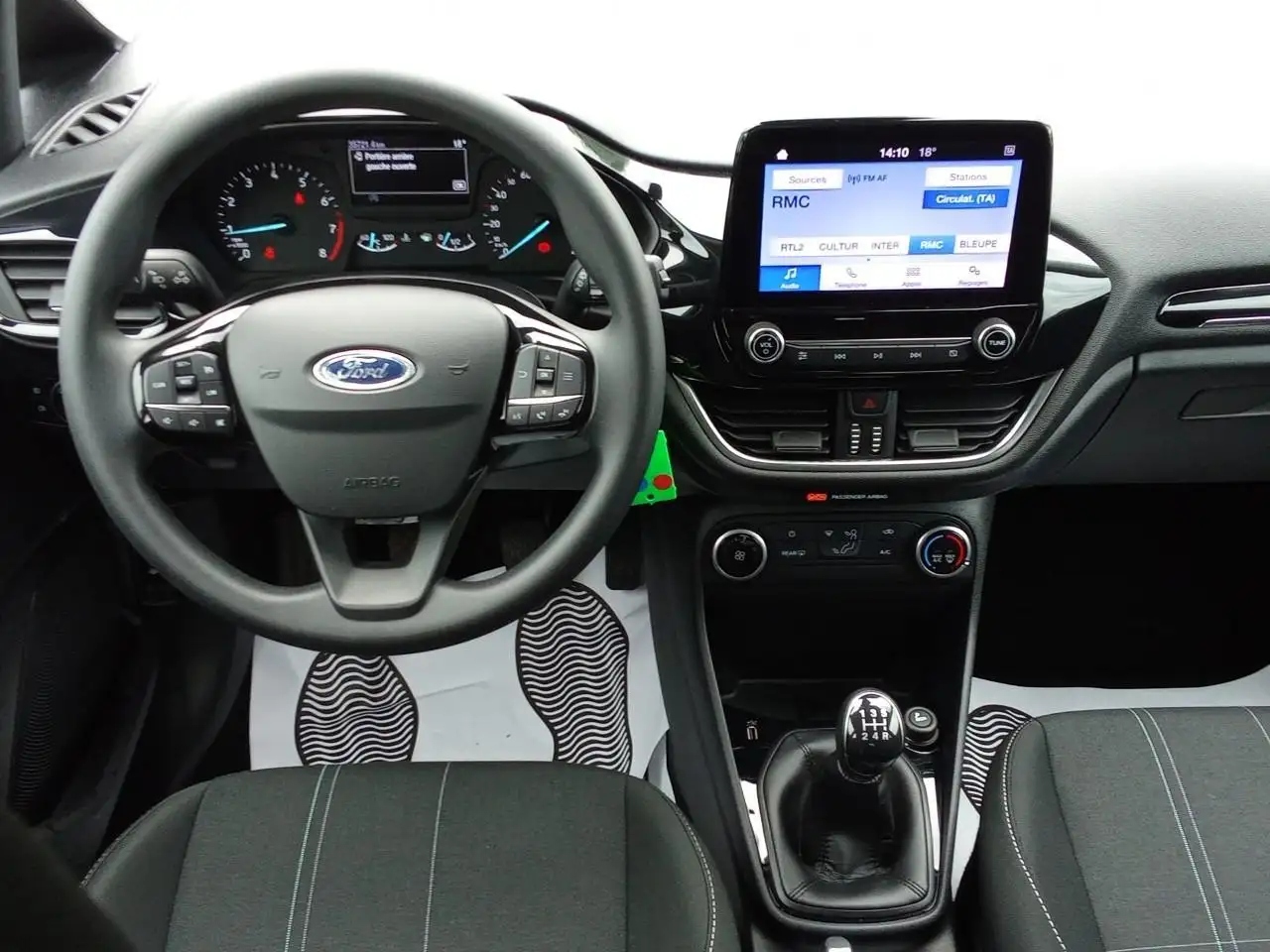 Ford Fiesta 5 portes — photo 23