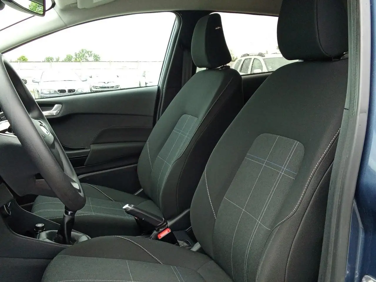 Ford Fiesta 5 portes — photo 24
