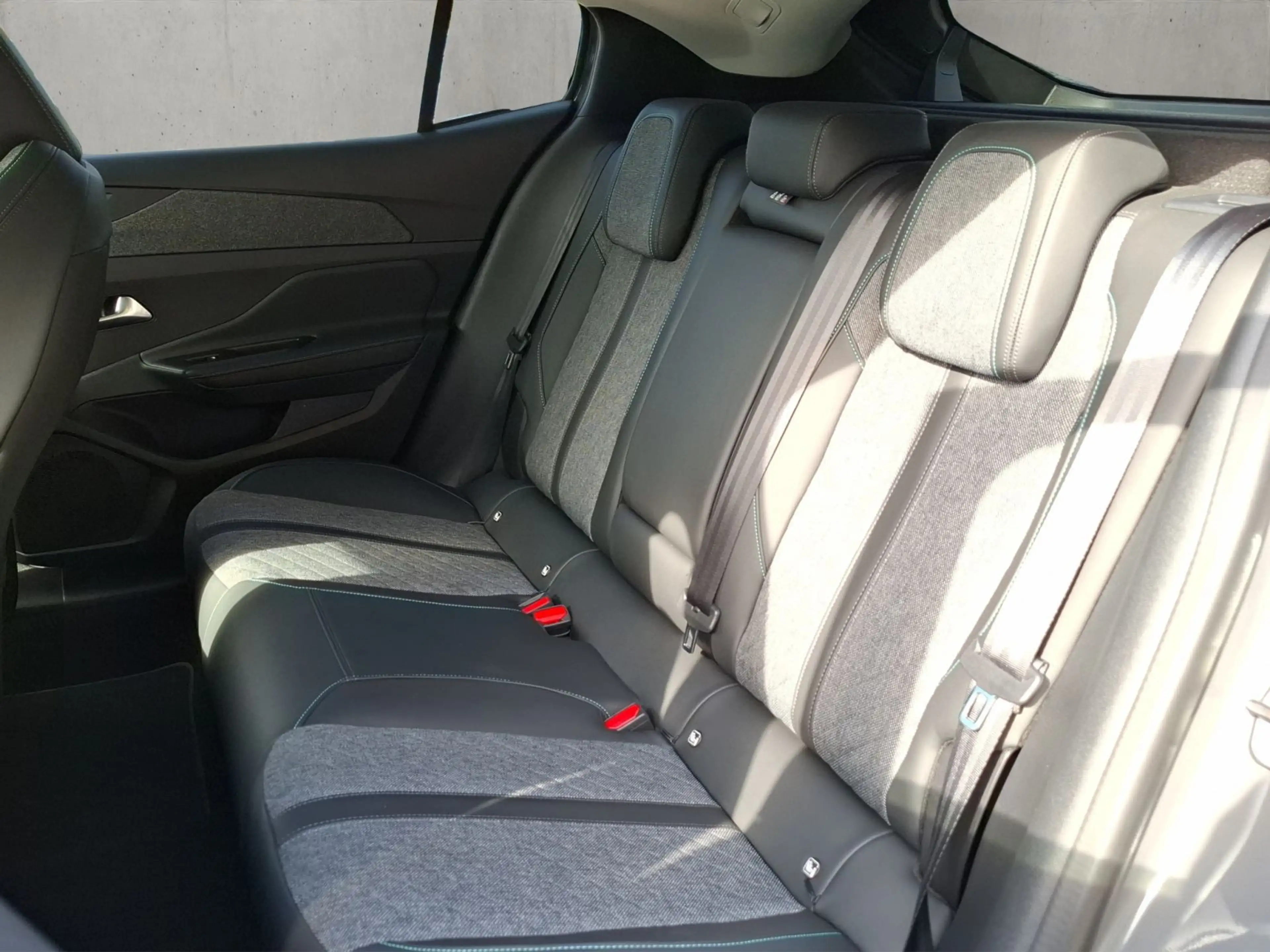 Peugeot 408 Peugeot, Kamera, Totwinkel-Assistent, Navi — photo 13