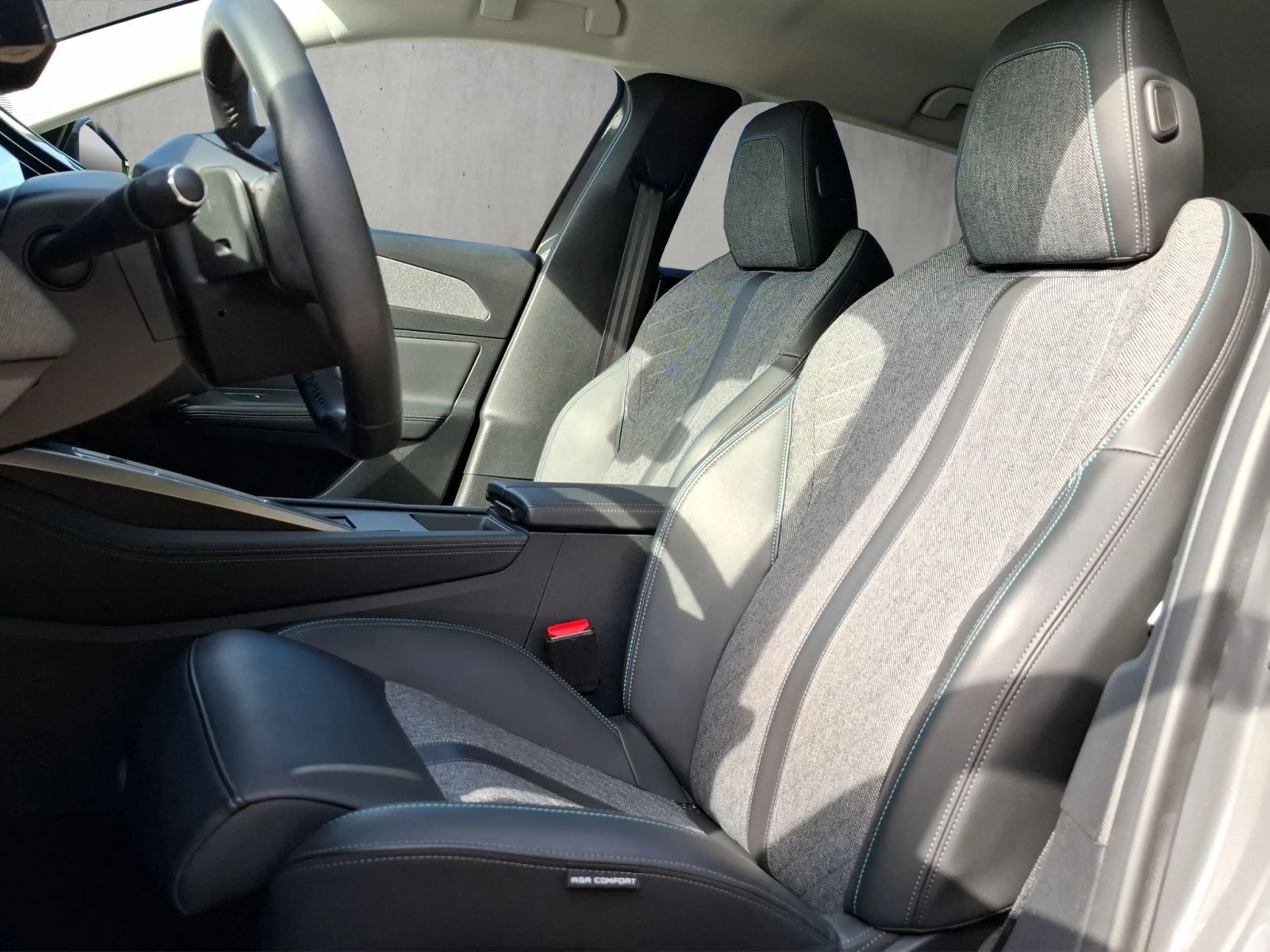 Peugeot 408 Peugeot, Kamera, Totwinkel-Assistent, Navi — photo 9