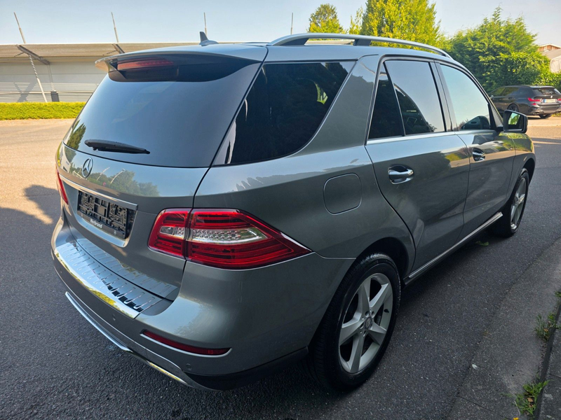 Mercedes-Benz ML 350 CDI BlueTec Xen Navi Massage AHK EURO6 HK — photo 9