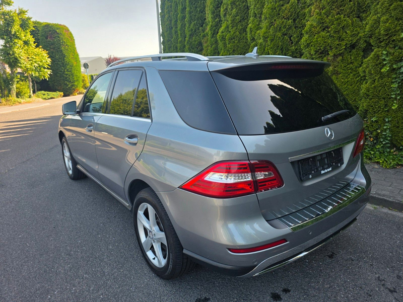 Mercedes-Benz ML 350 CDI BlueTec Xen Navi Massage AHK EURO6 HK — photo 11