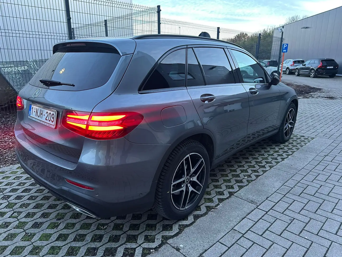 Mercedes-Benz GLC 250 GLC 250 d 4Matic 9G-TRONICAMG Line Grijs - 2