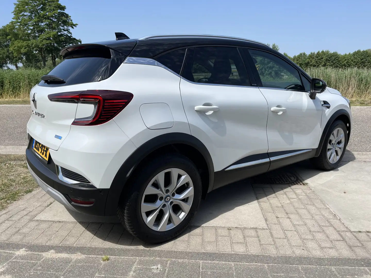 Renault Captur 1.6 E-Tech Plug-in Hybrid 160 PK Edition One / Dea Blanc - 2