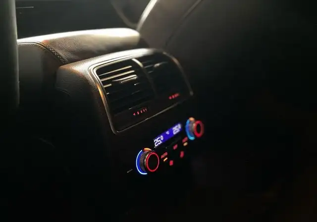 Audi A6 Avant view 10