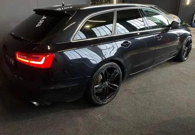 Audi A6 Avant view 5