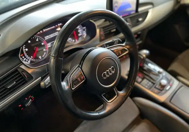 Audi A6 Avant view 6