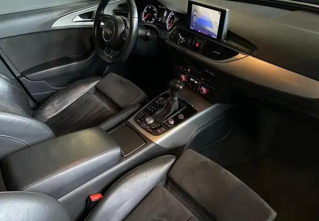 Audi A6 Avant view 7