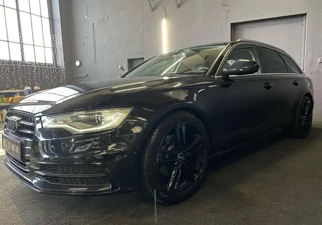 Audi A6 Avant view 3