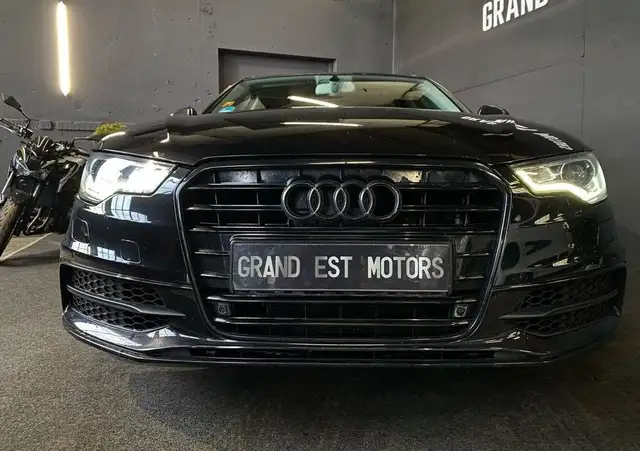 Audi A6 Avant view 2