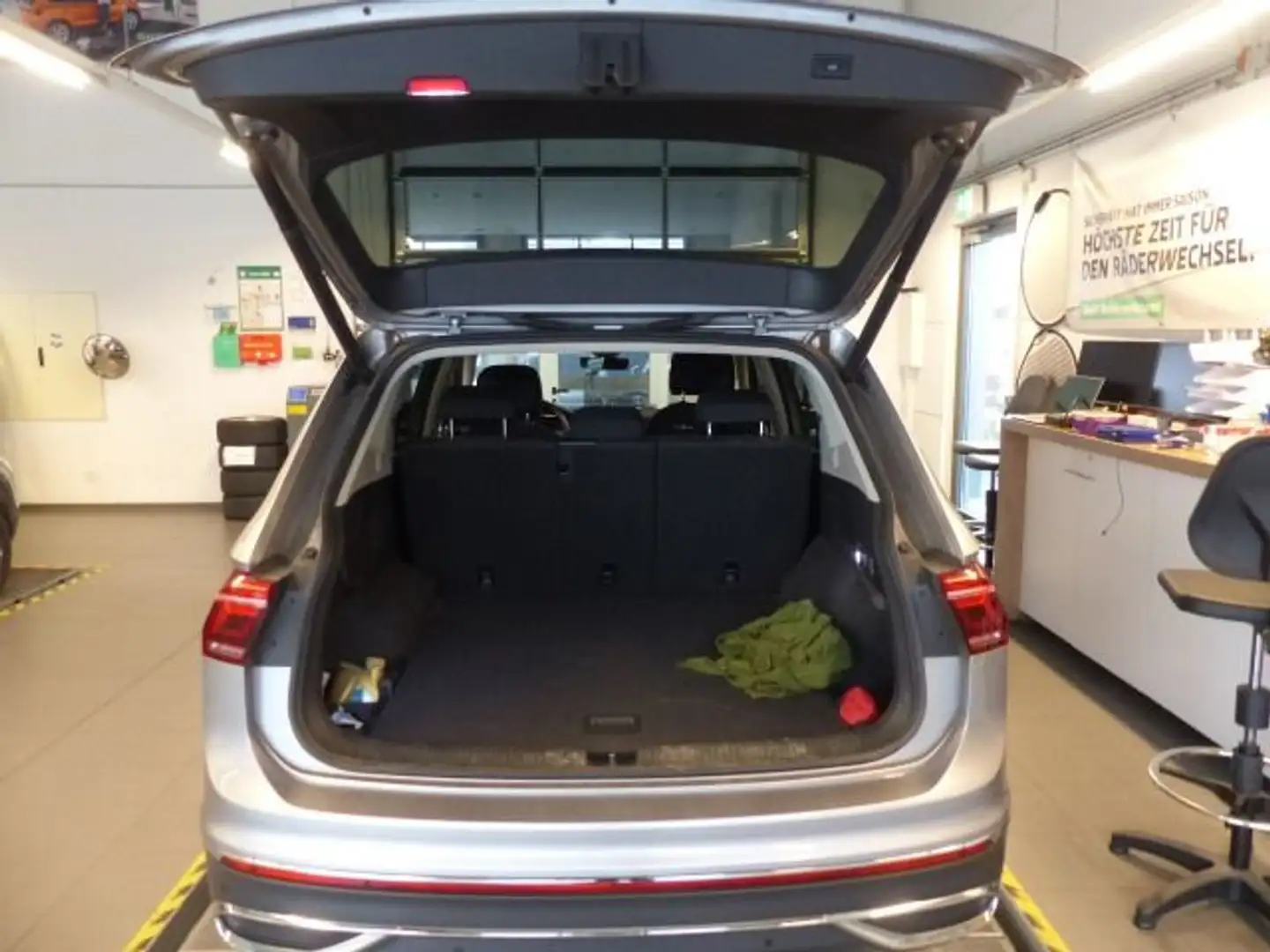 Volkswagen Tiguan Allspace 2.0TSI DSG Elegance 4x4 NAVI AHK Silber - 2